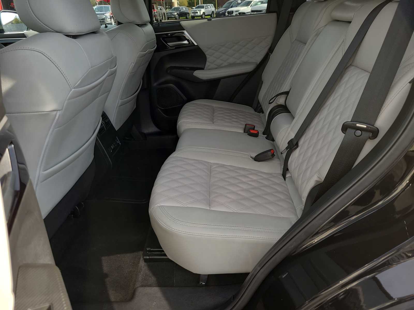 Thumbnail: 2024 Mitsubishi Outlander - 21