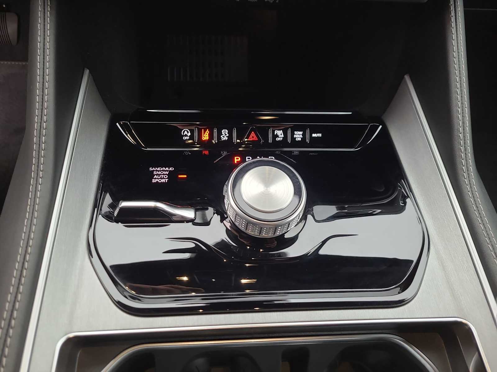 Thumbnail: 2026 Jeep Grand Wagoneer - 25