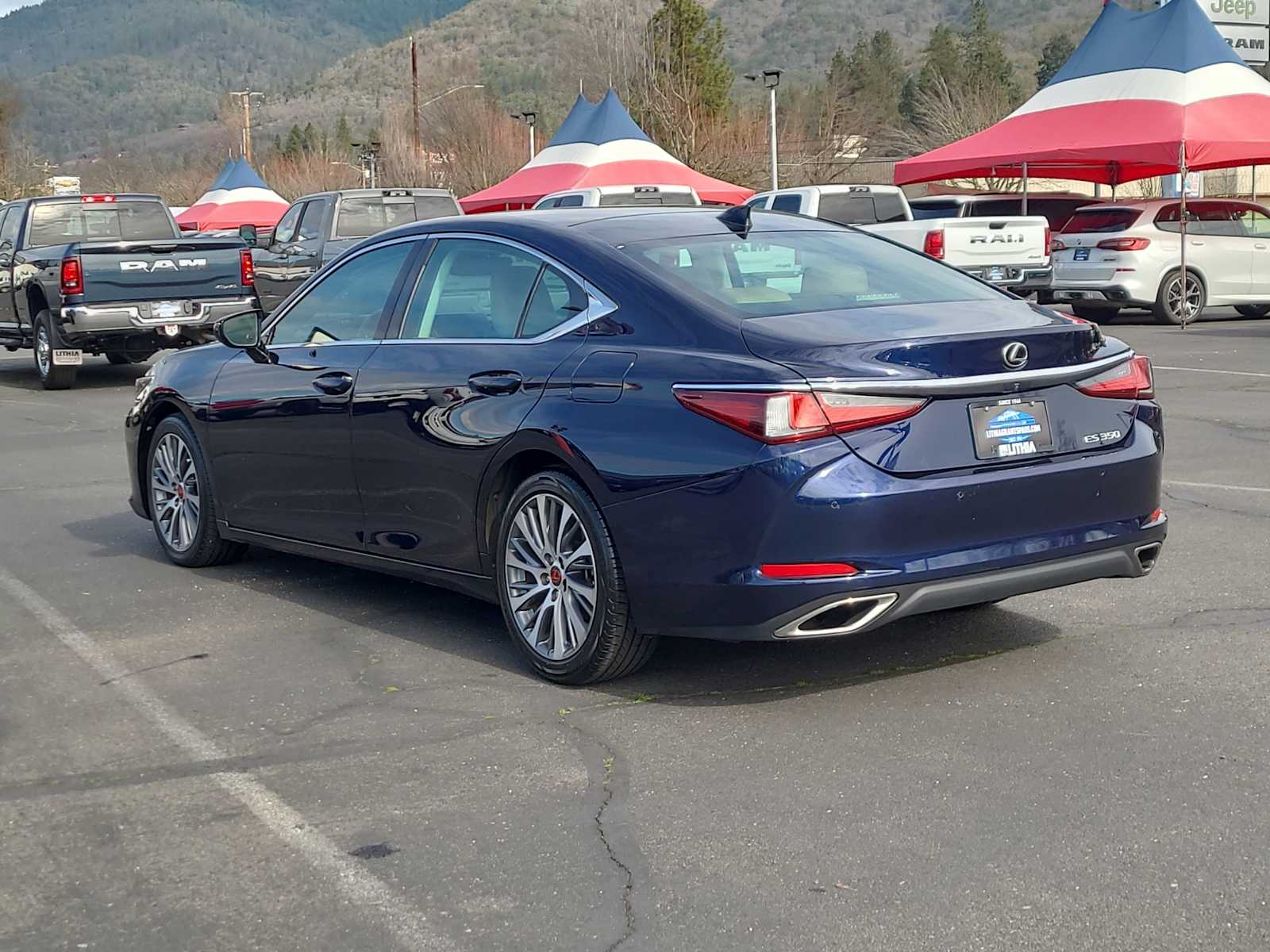 Thumbnail: 2019 Lexus ES - 12