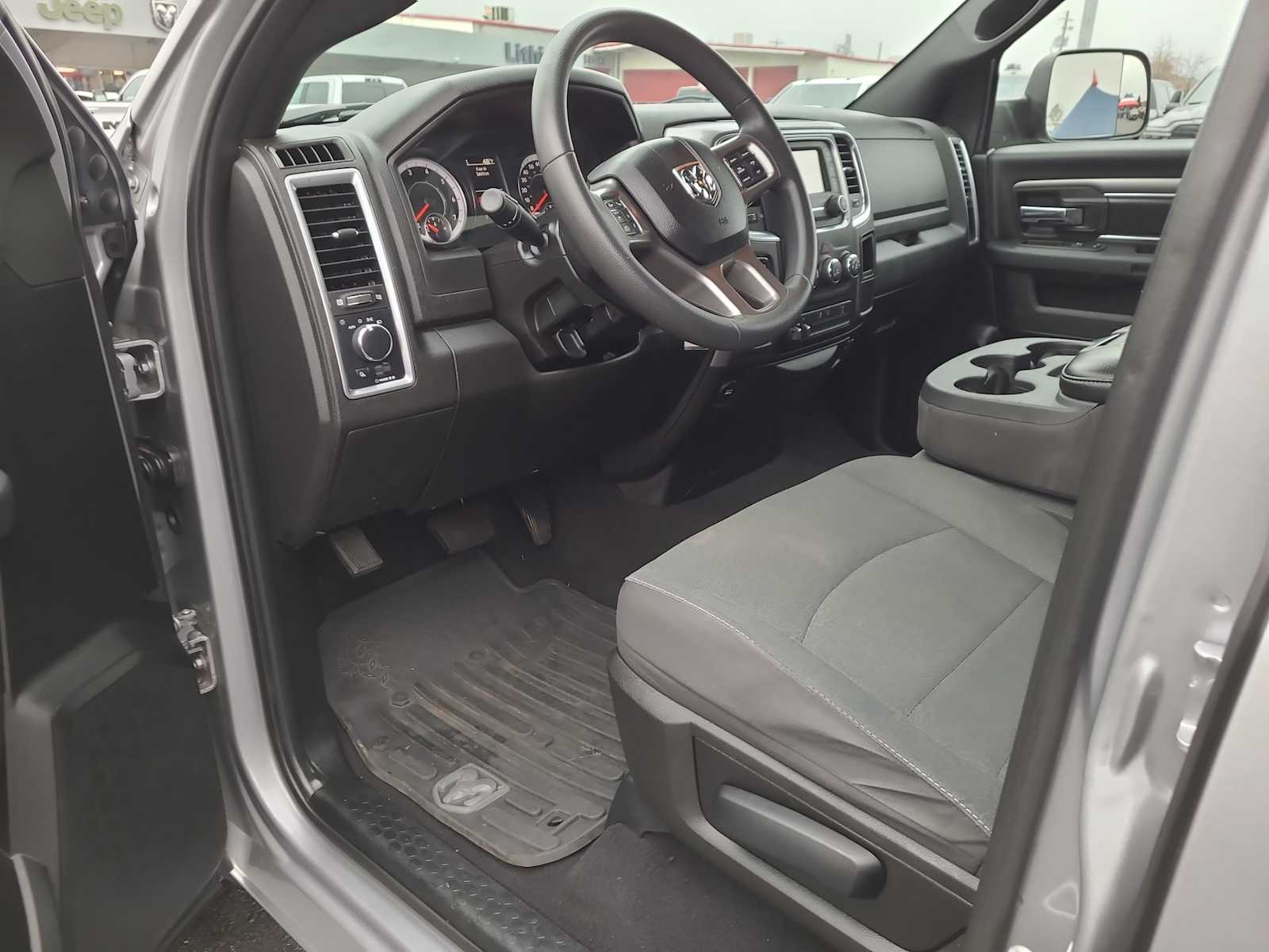 Thumbnail: 2022 RAM 1500 Classic - 10