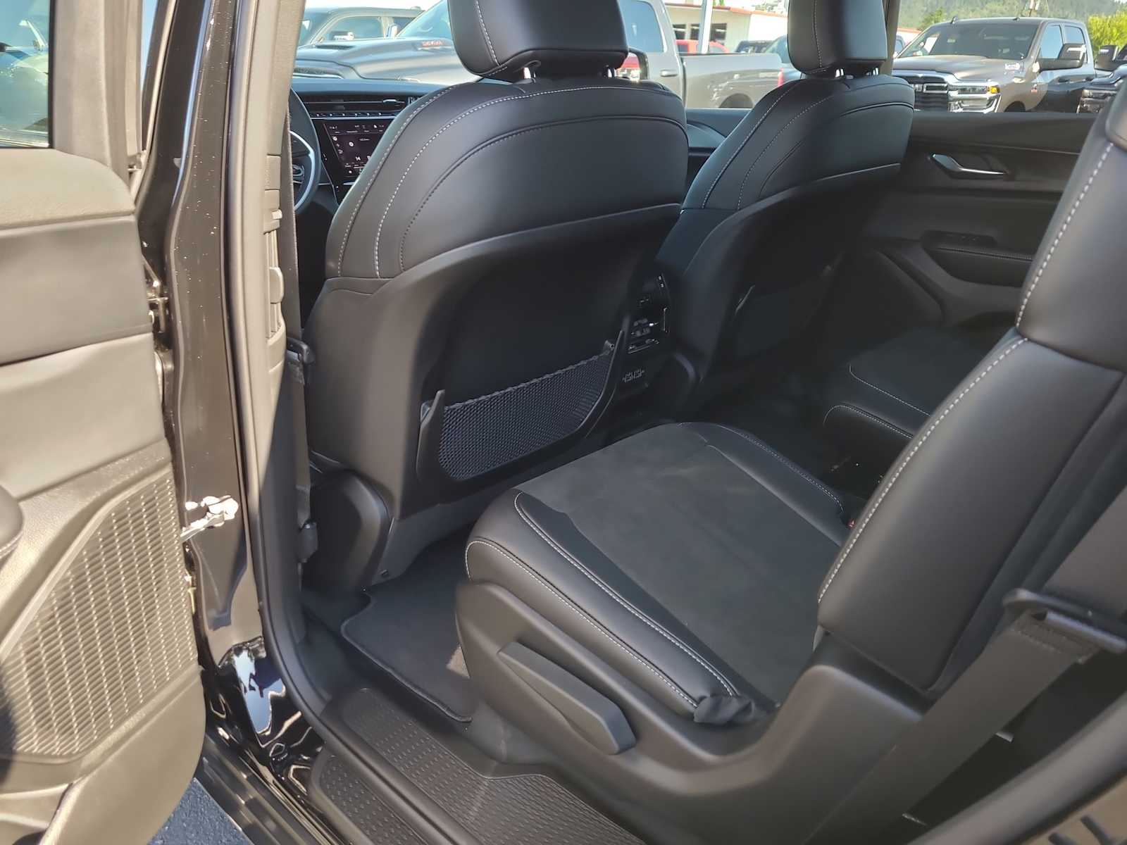 Thumbnail: 2025 Jeep Grand Cherokee - 20