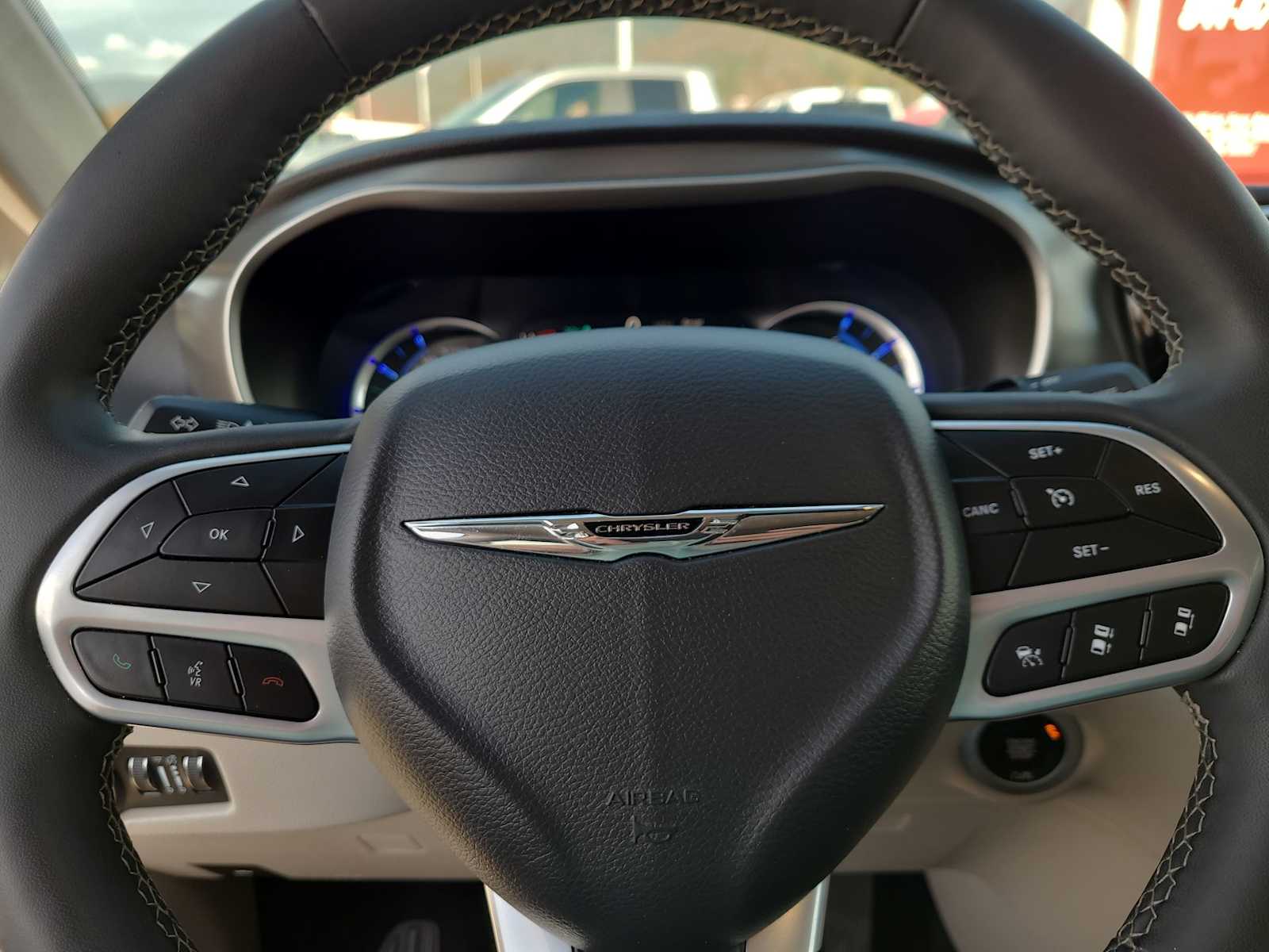 Thumbnail: 2023 Chrysler Pacifica - 23