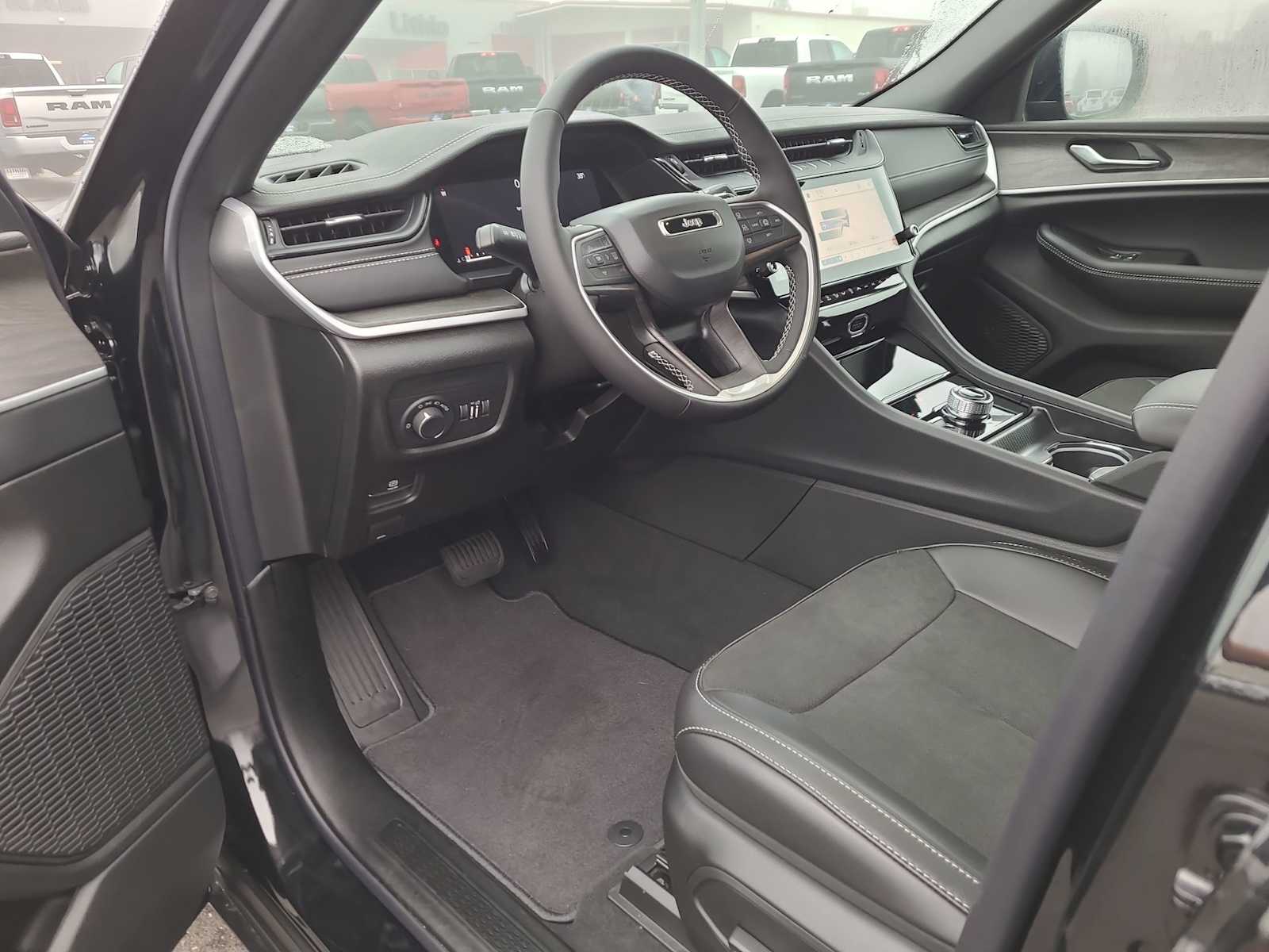 Thumbnail: 2026 Jeep Grand Cherokee - 10