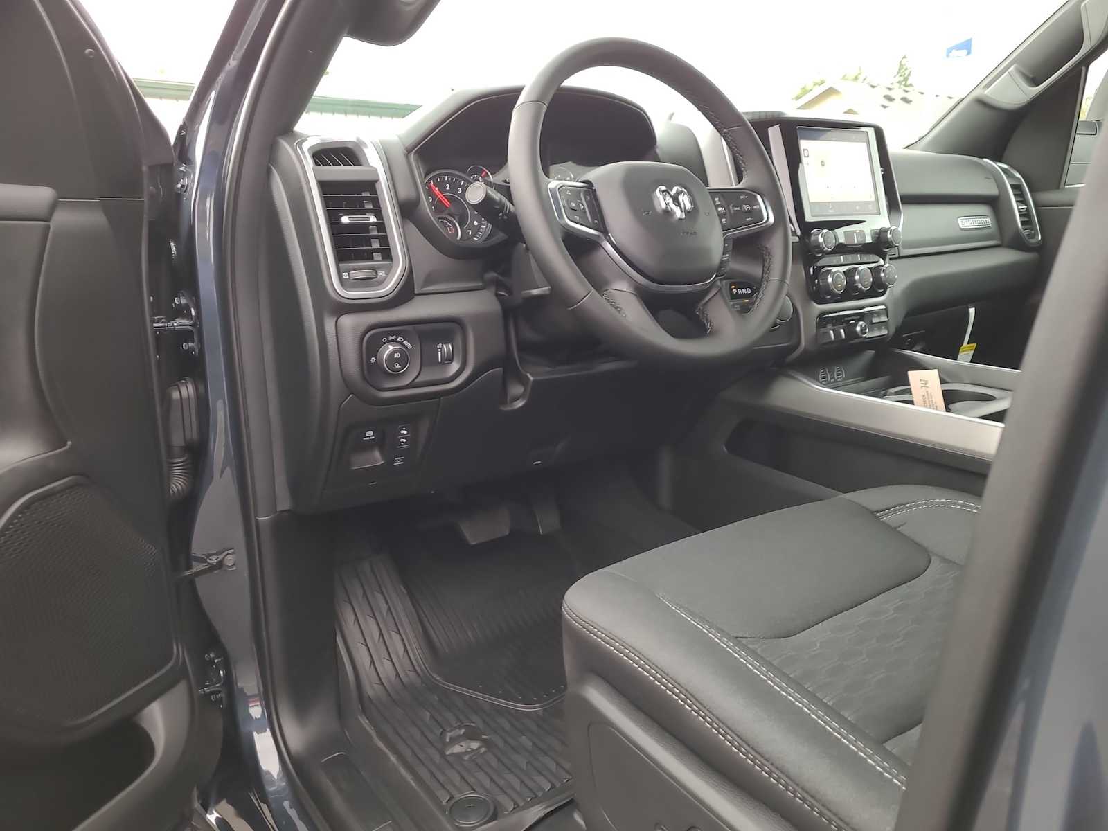 Thumbnail: 2025 RAM 1500 - 10