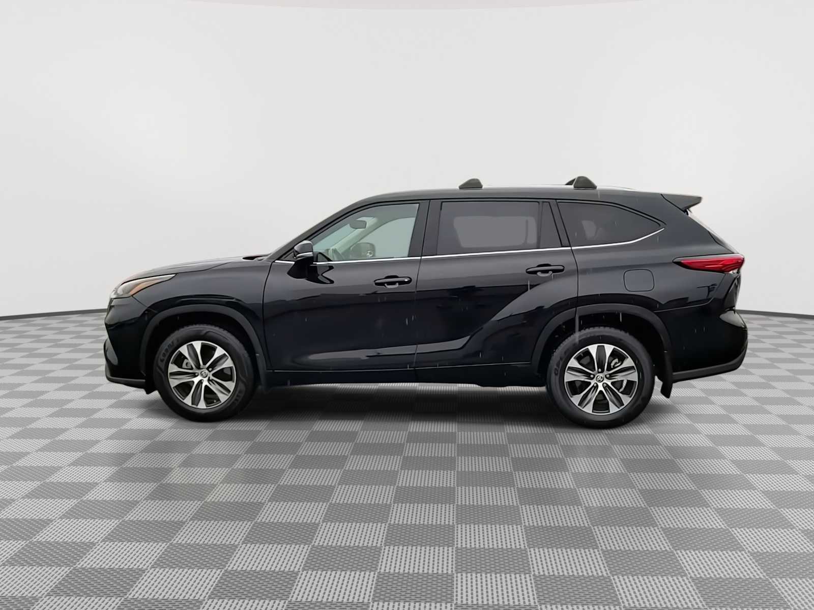 Thumbnail: 2022 Toyota Highlander - 5