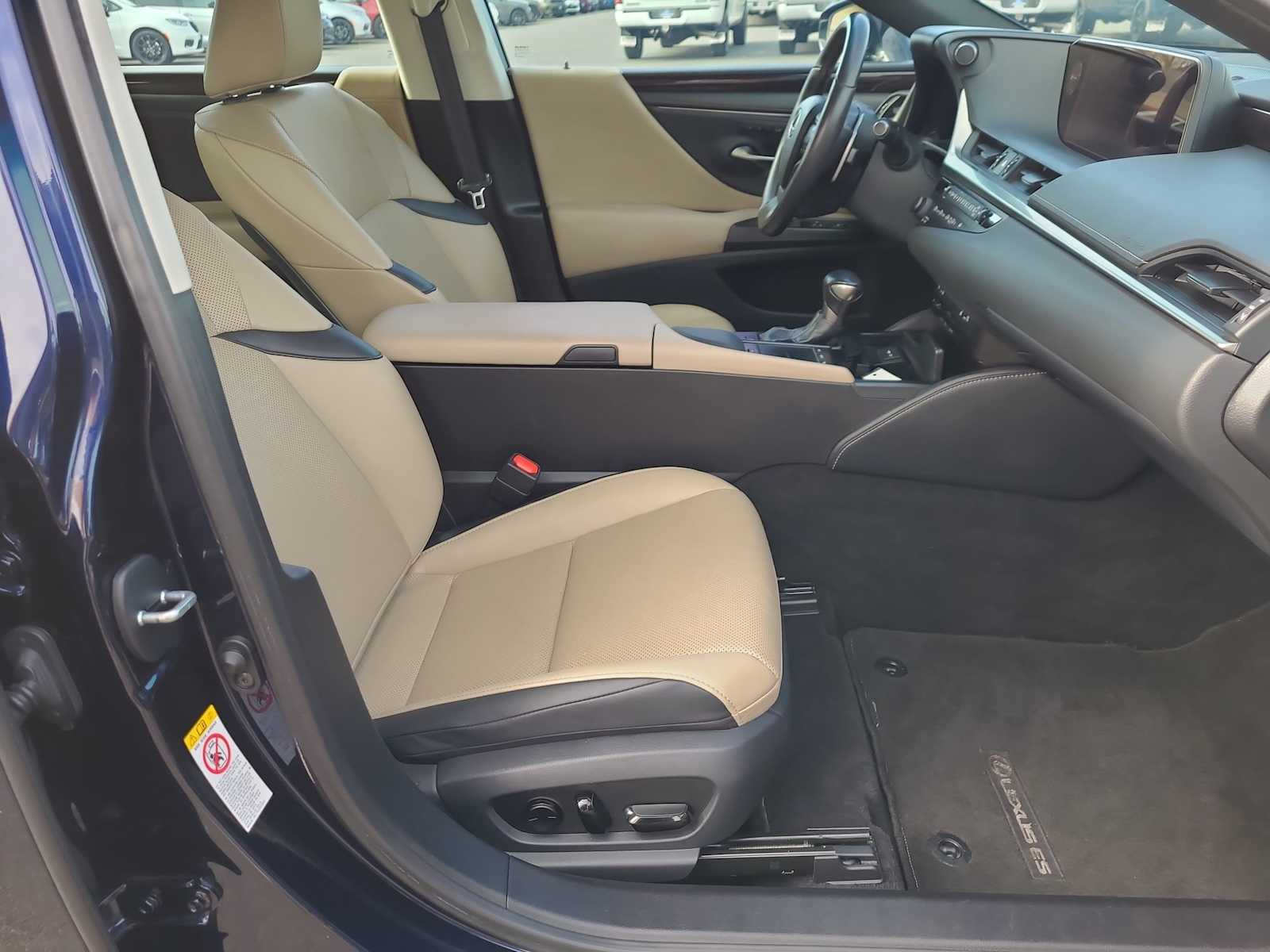 Thumbnail: 2019 Lexus ES - 22