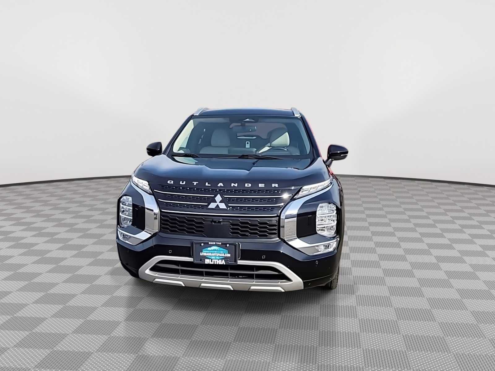 Thumbnail: 2024 Mitsubishi Outlander - 3