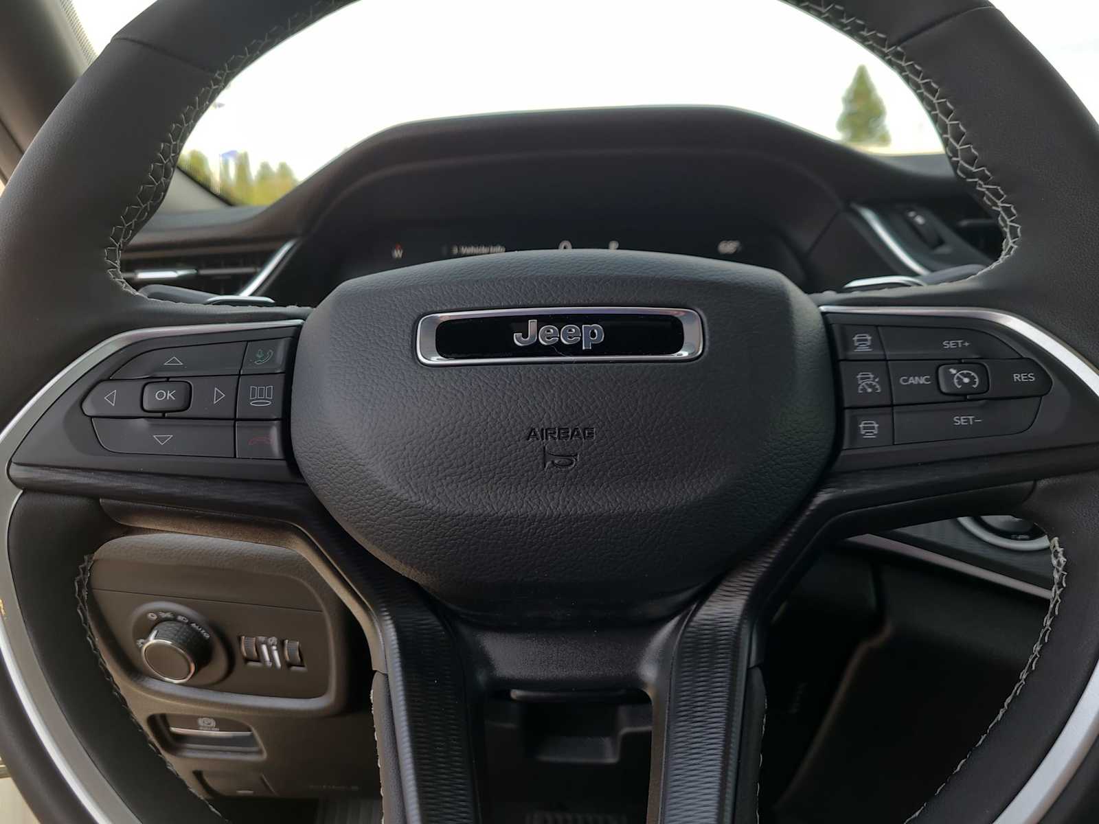 Thumbnail: 2025 Jeep Grand Cherokee - 23