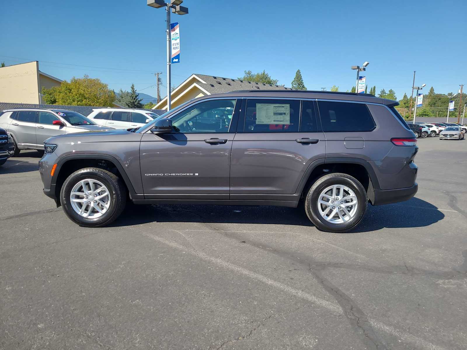 Thumbnail: 2025 Jeep Grand Cherokee - 11