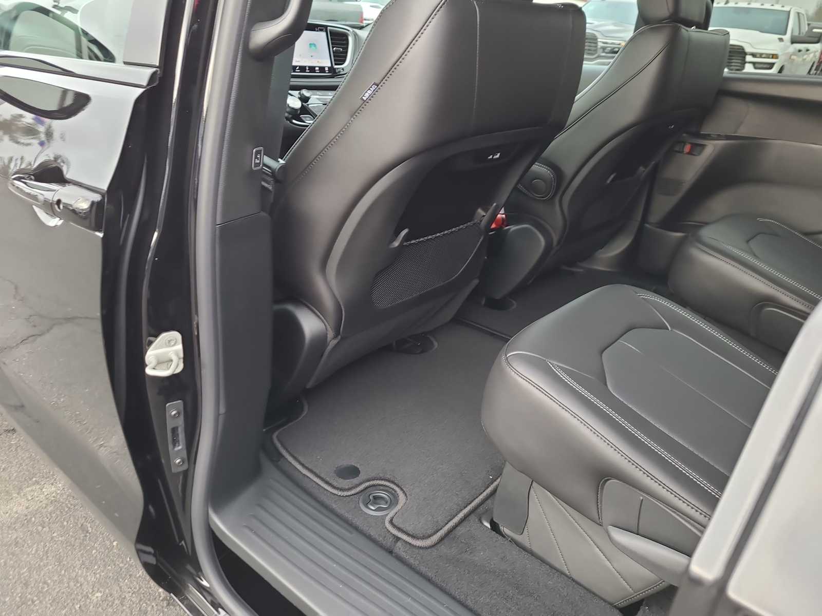 Thumbnail: 2026 Chrysler Pacifica - 20