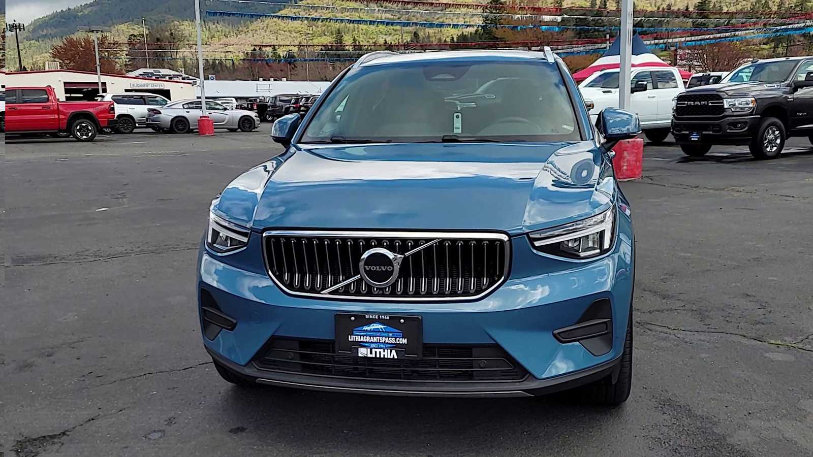 Thumbnail: 2024 Volvo XC40 - 3