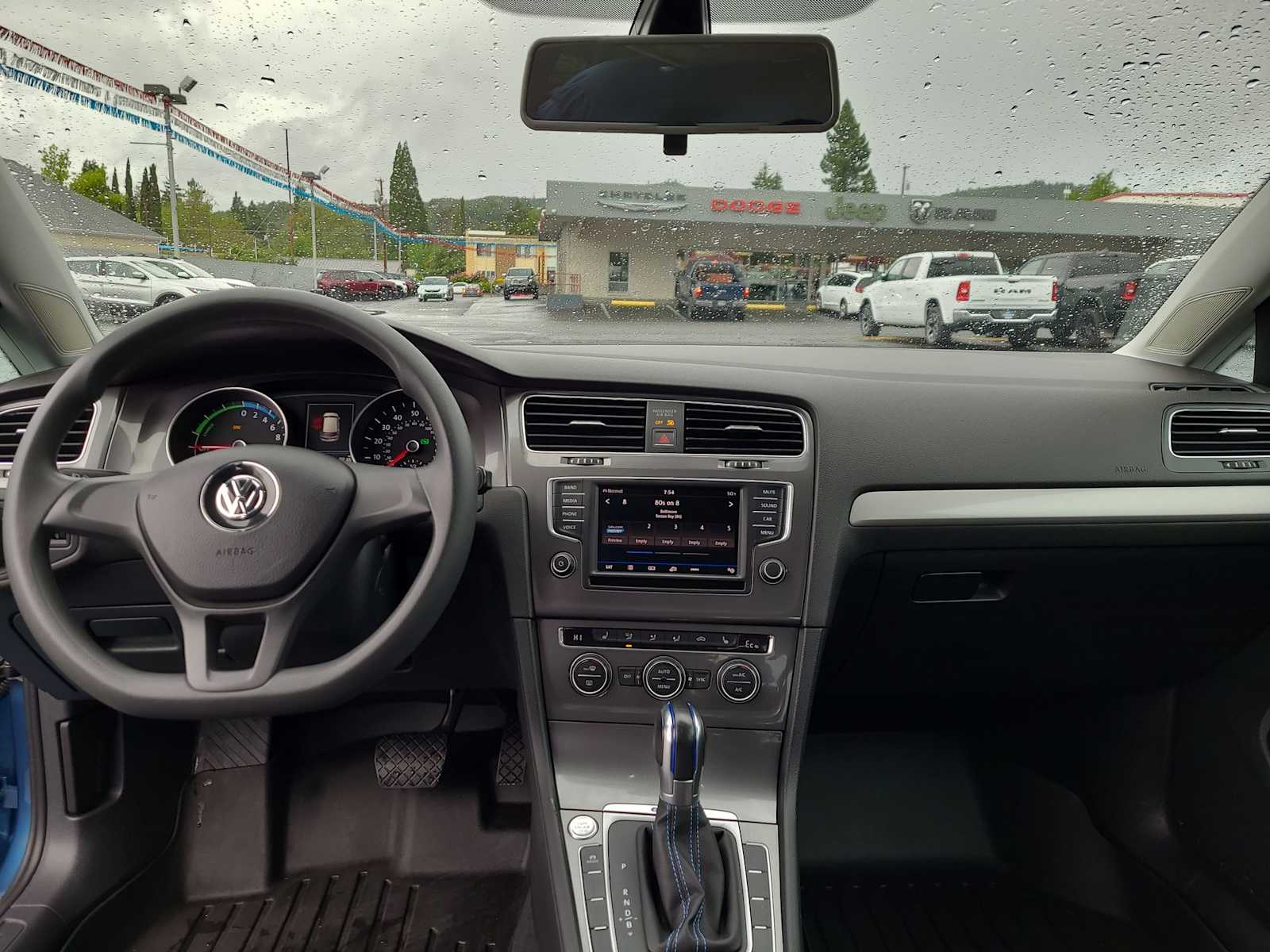 Thumbnail: 2016 Volkswagen e-Golf - 18