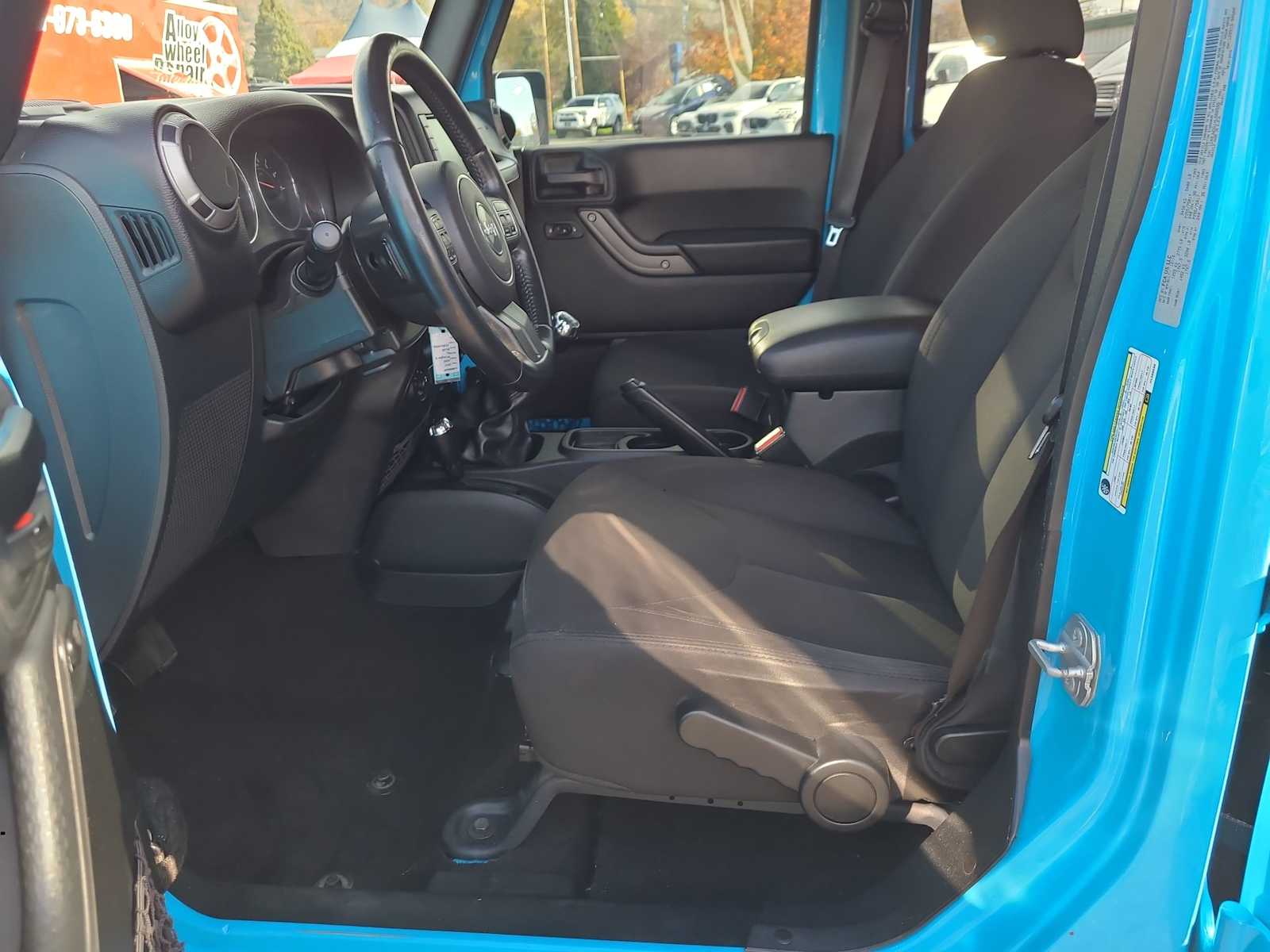 Thumbnail: 2017 Jeep Wrangler - 19