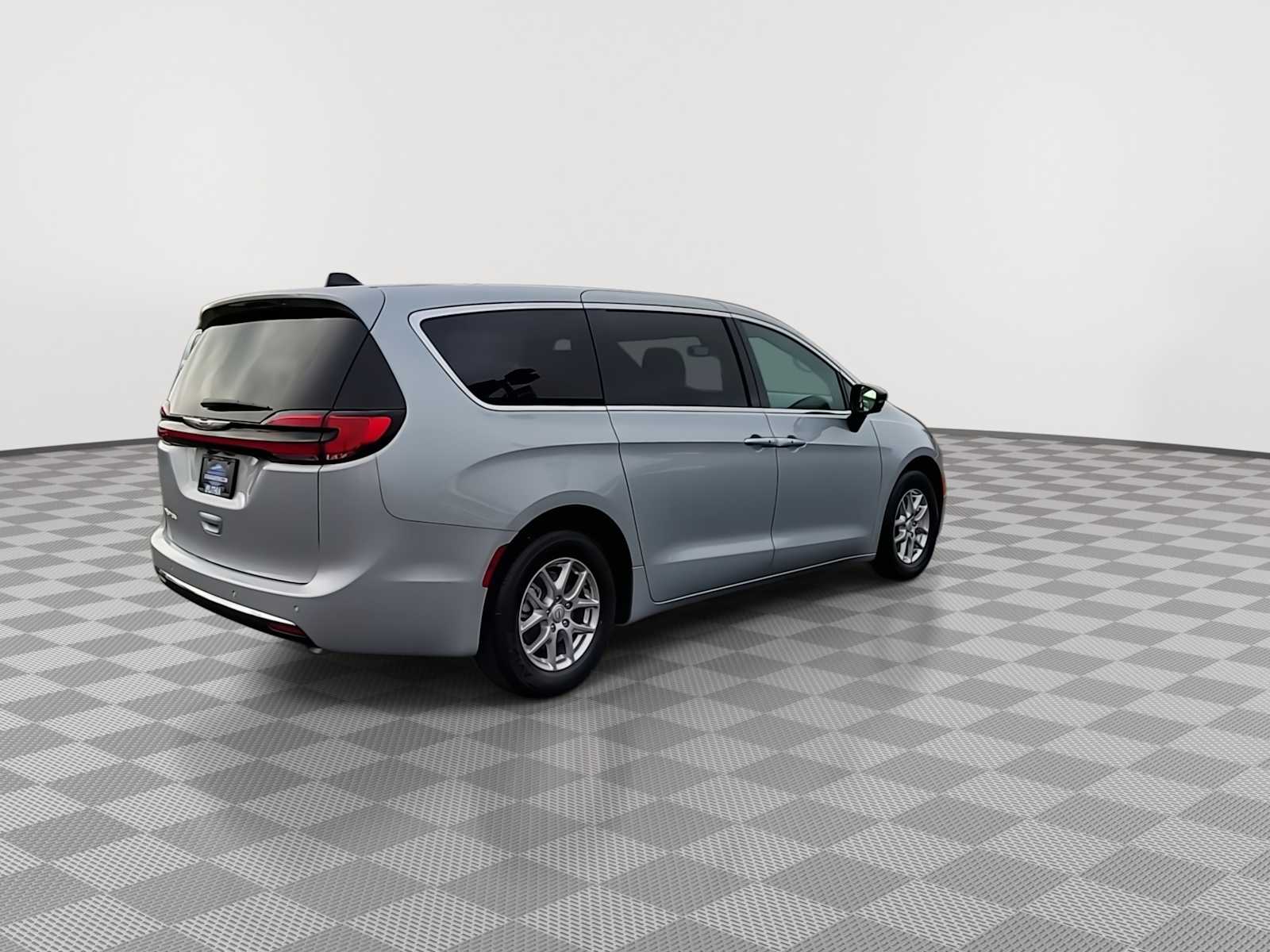Thumbnail: 2026 Chrysler Pacifica - 8