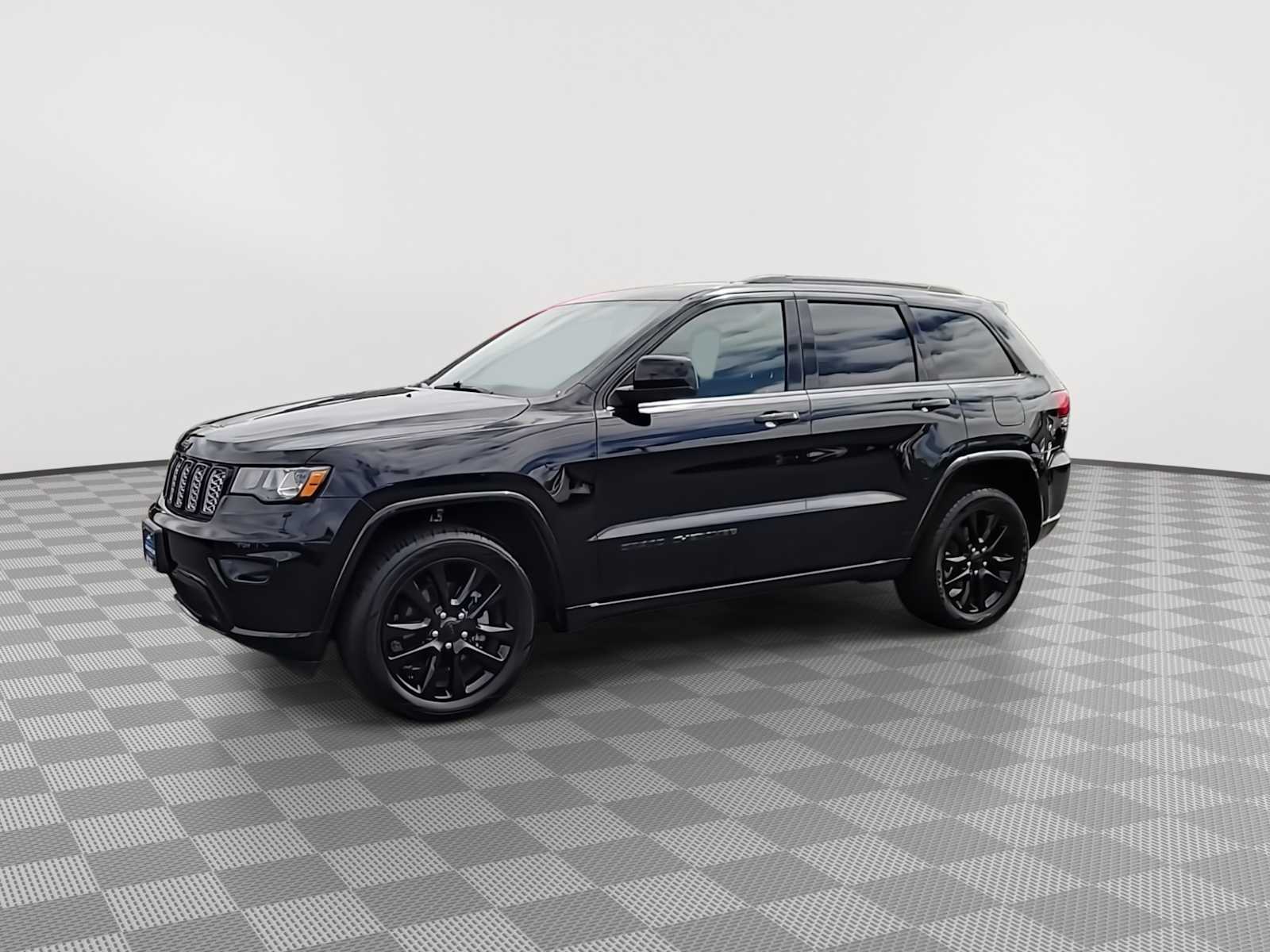 Thumbnail: 2017 Jeep Grand Cherokee - 4