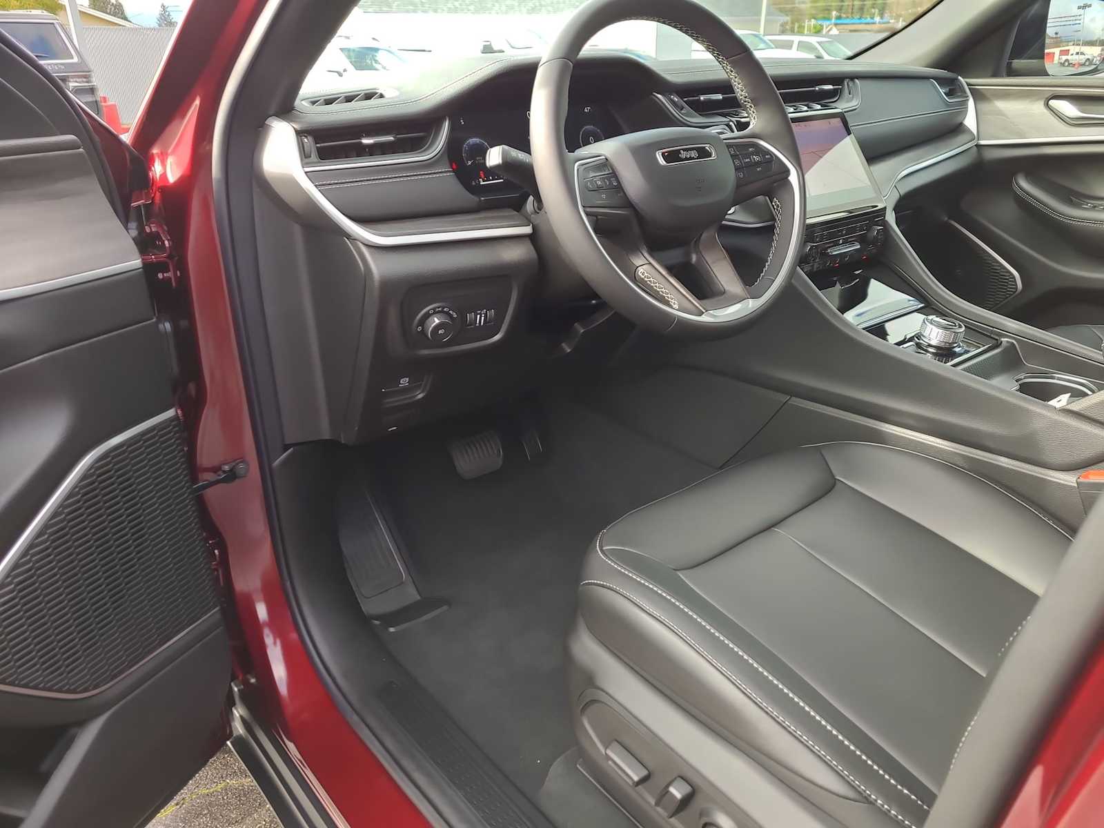 Thumbnail: 2025 Jeep Grand Cherokee - 10