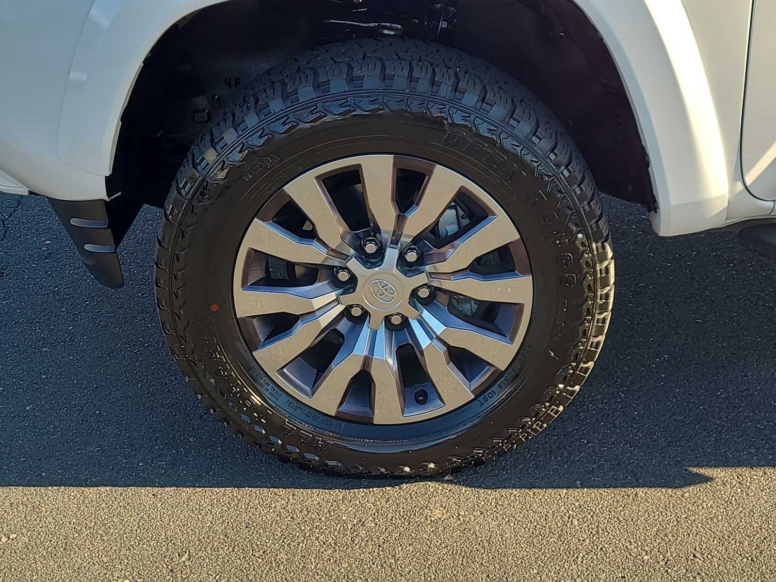 Thumbnail: 2023 Toyota Tacoma - 16