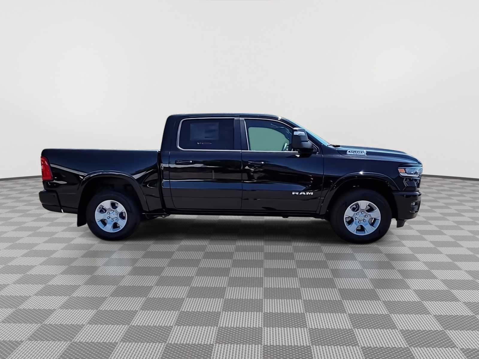 Thumbnail: 2025 RAM 1500 - 9