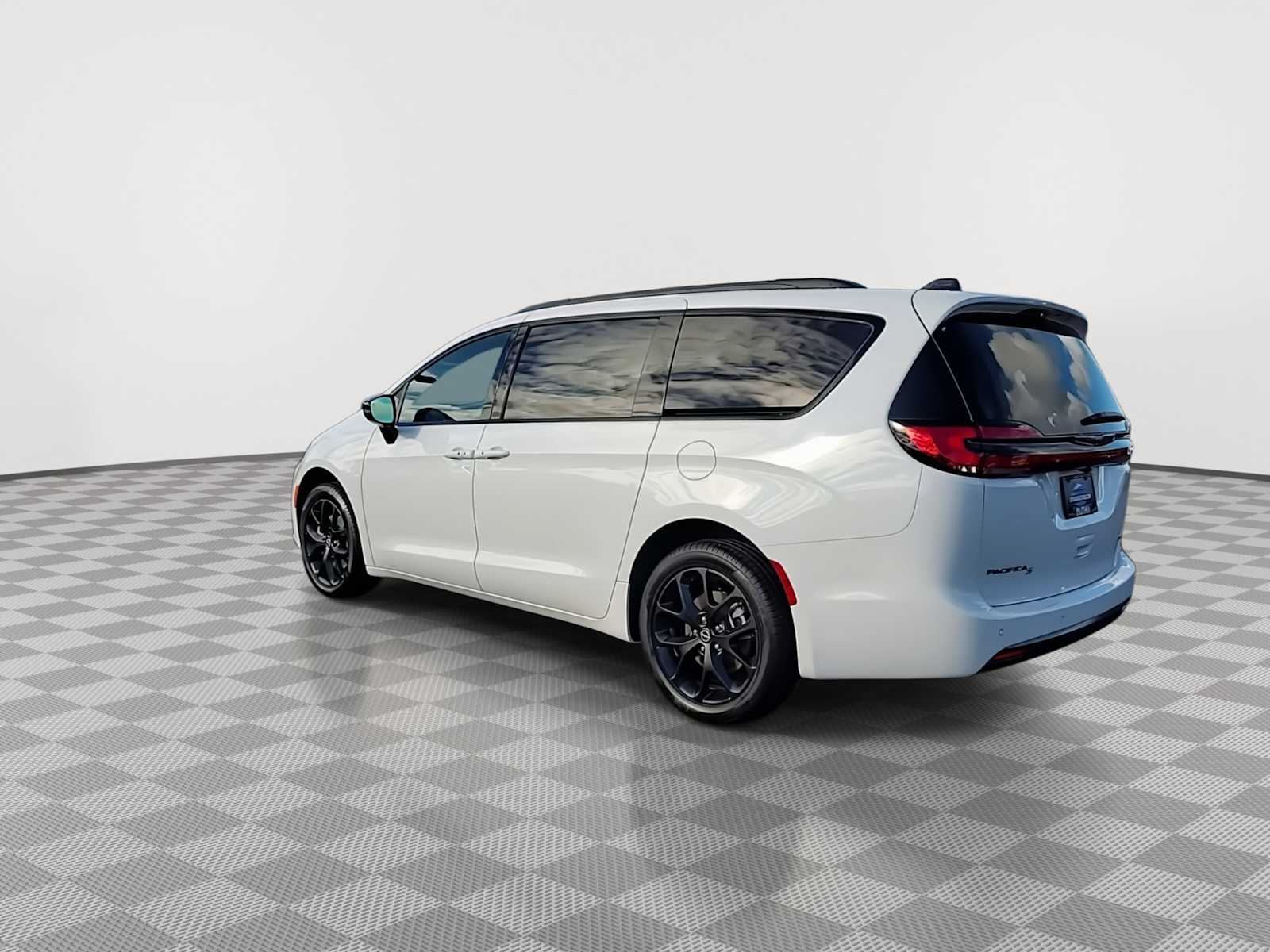 Thumbnail: 2026 Chrysler Pacifica - 6