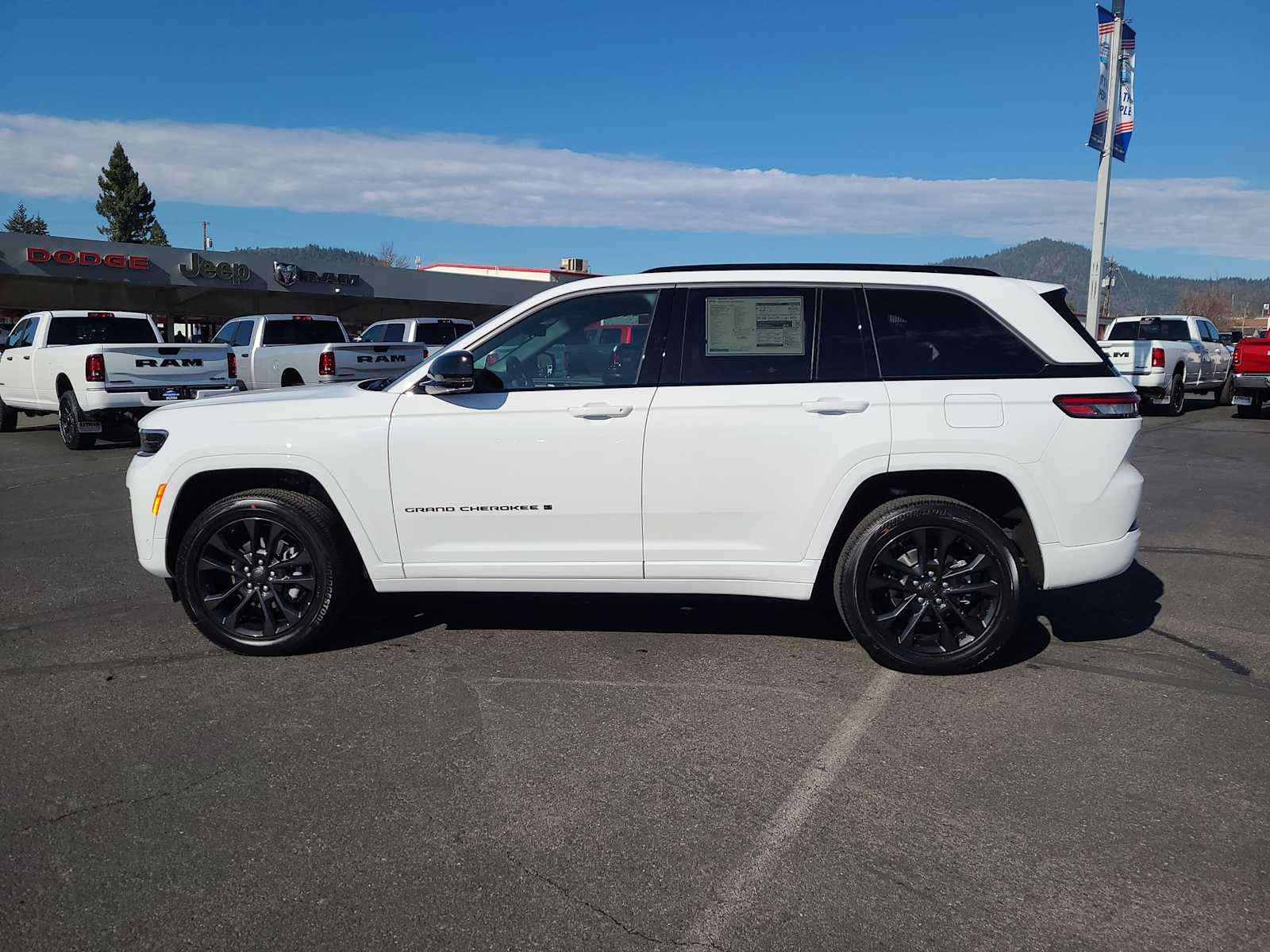 Thumbnail: 2026 Jeep Grand Cherokee - 11