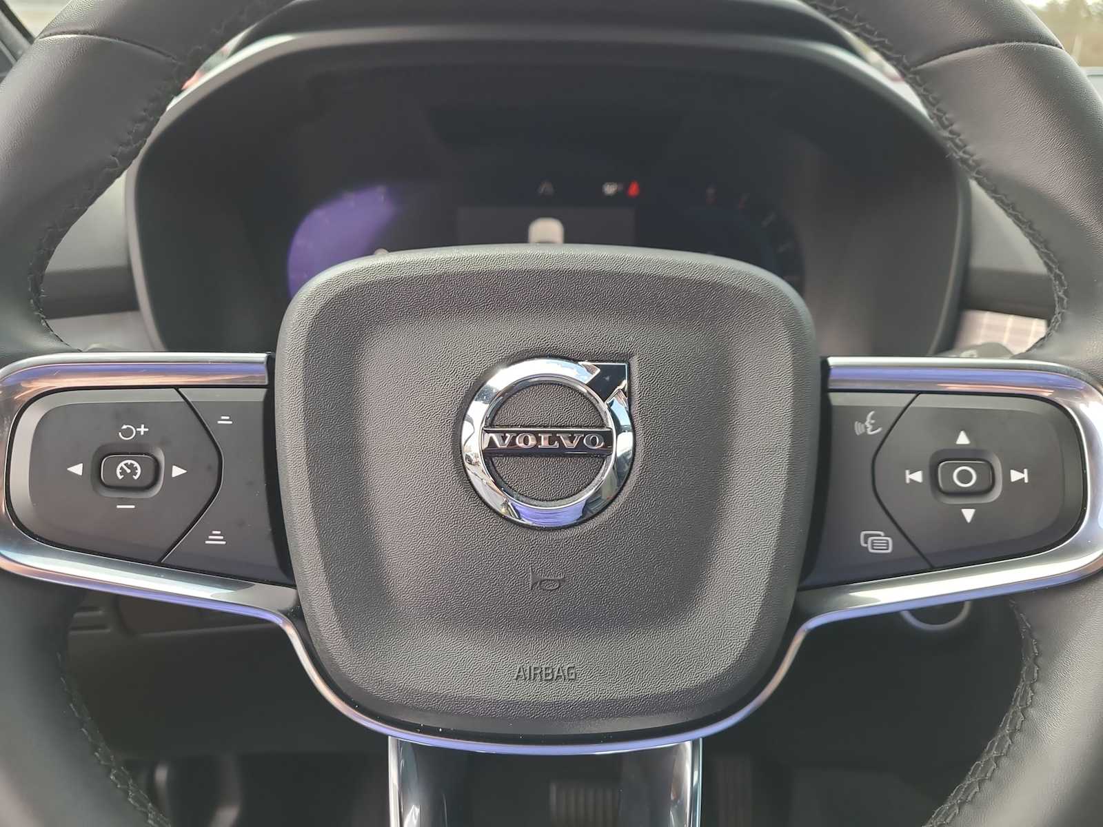 Thumbnail: 2024 Volvo XC40 - 23