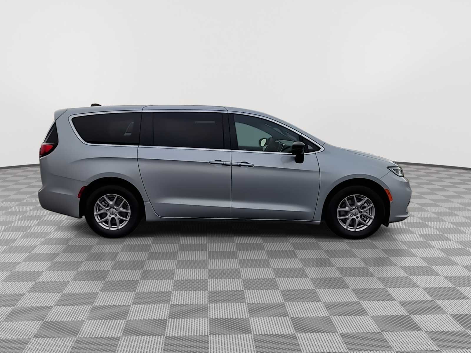Thumbnail: 2026 Chrysler Pacifica - 9