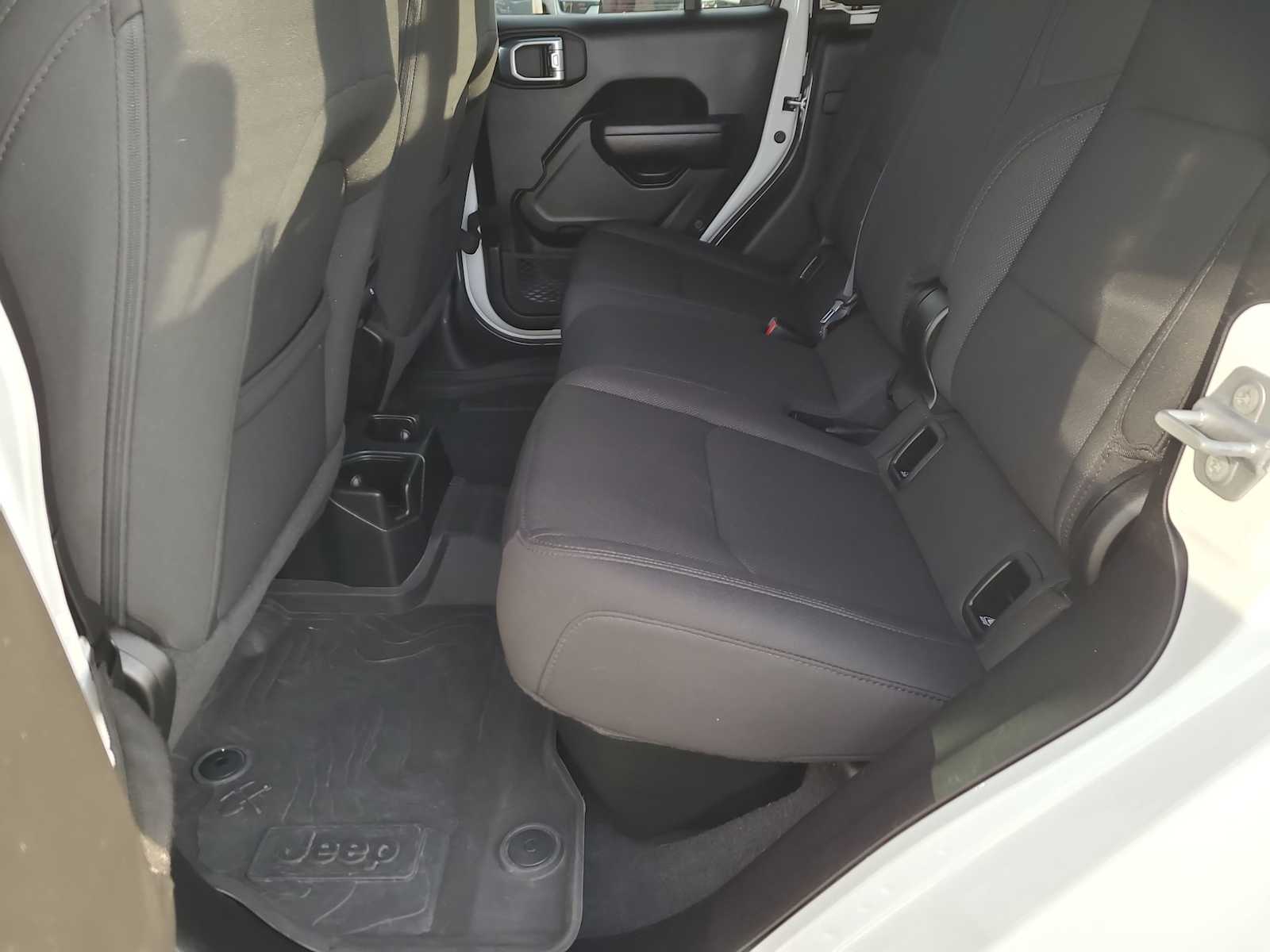 Thumbnail: 2023 Jeep Gladiator - 21