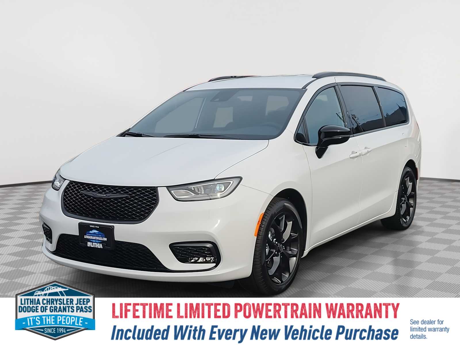 2026 Chrysler Pacifica Select's photo