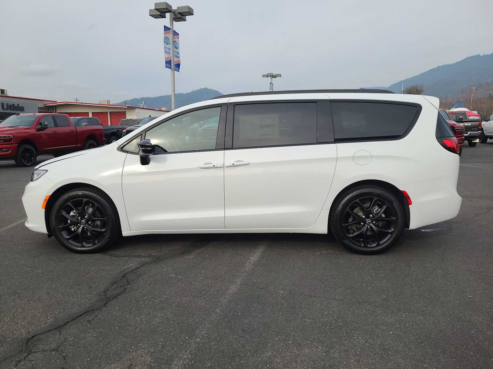 Thumbnail: 2026 Chrysler Pacifica - 11