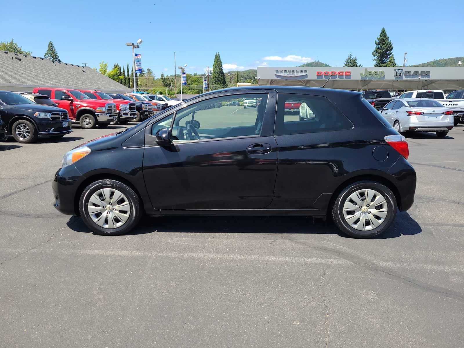 2014 Toyota Yaris L 11