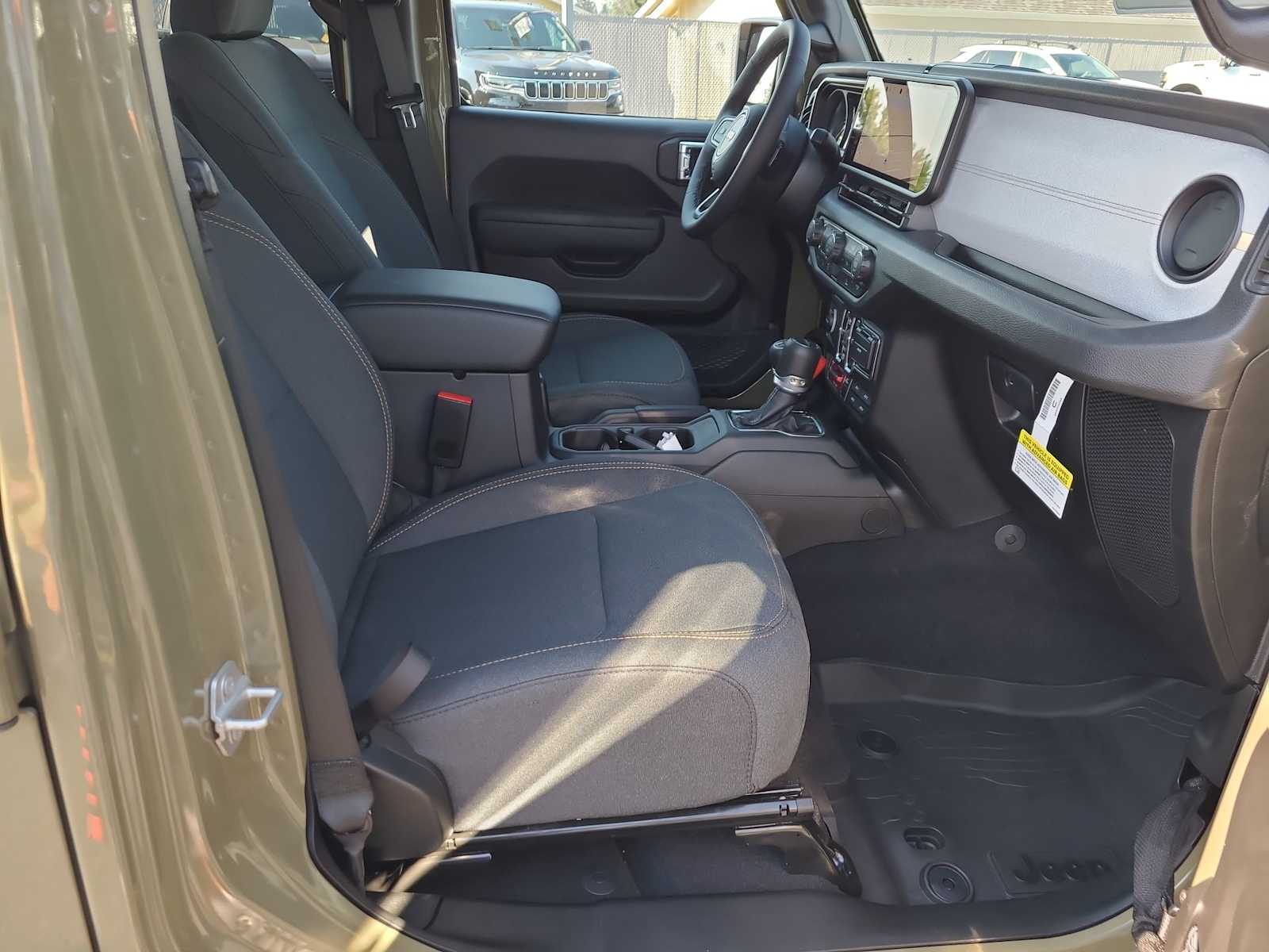 Thumbnail: 2025 Jeep Gladiator - 22