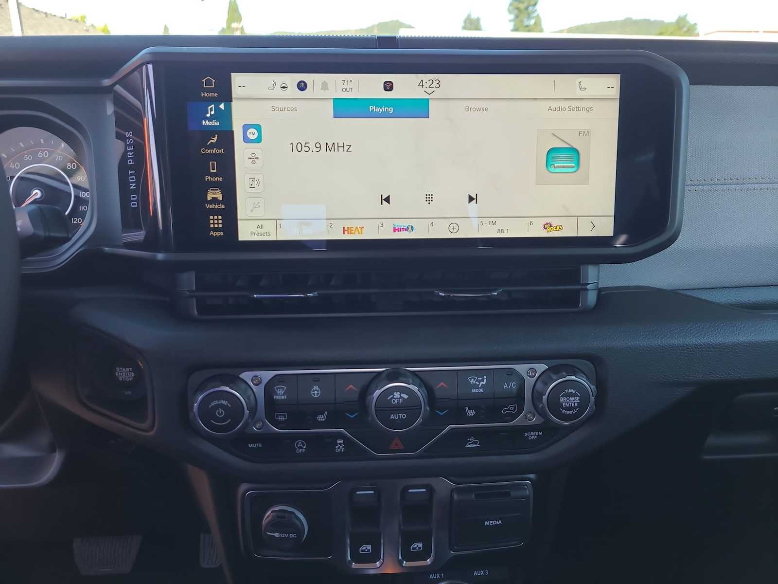 Thumbnail: 2025 Jeep Wrangler - 24