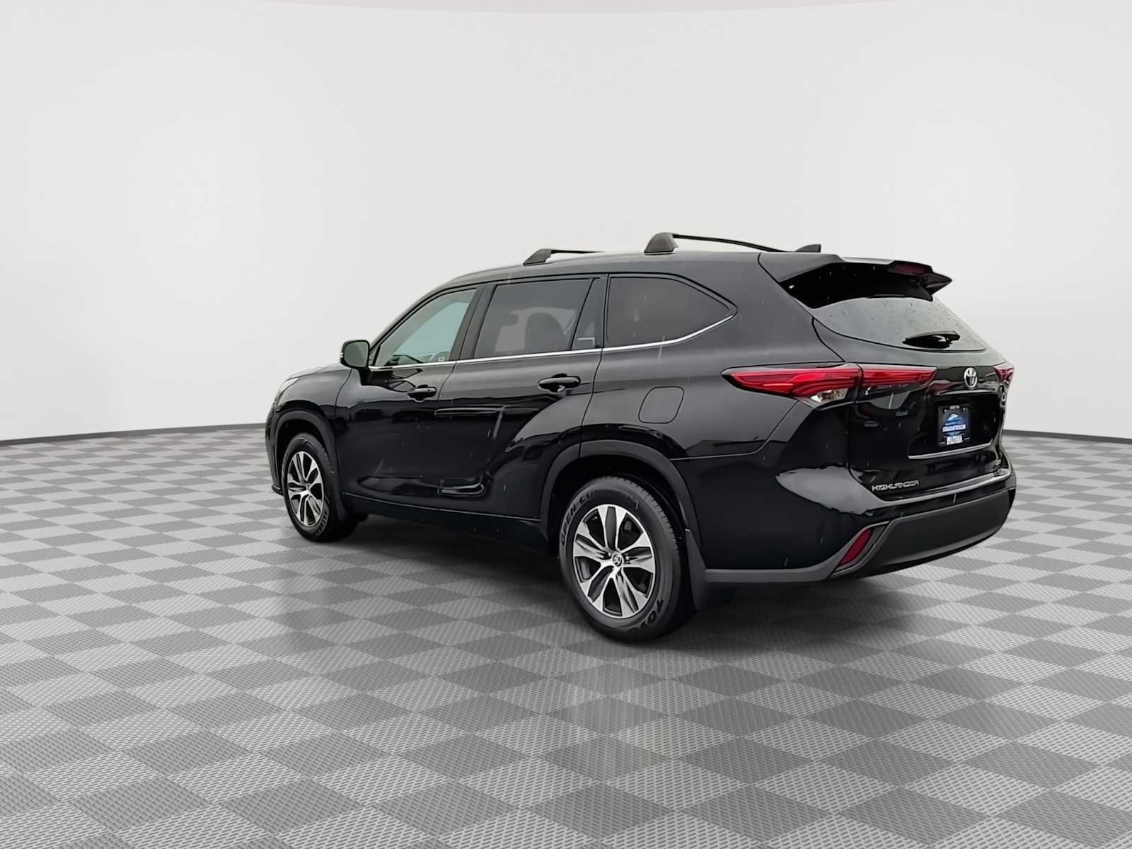 Thumbnail: 2022 Toyota Highlander - 6