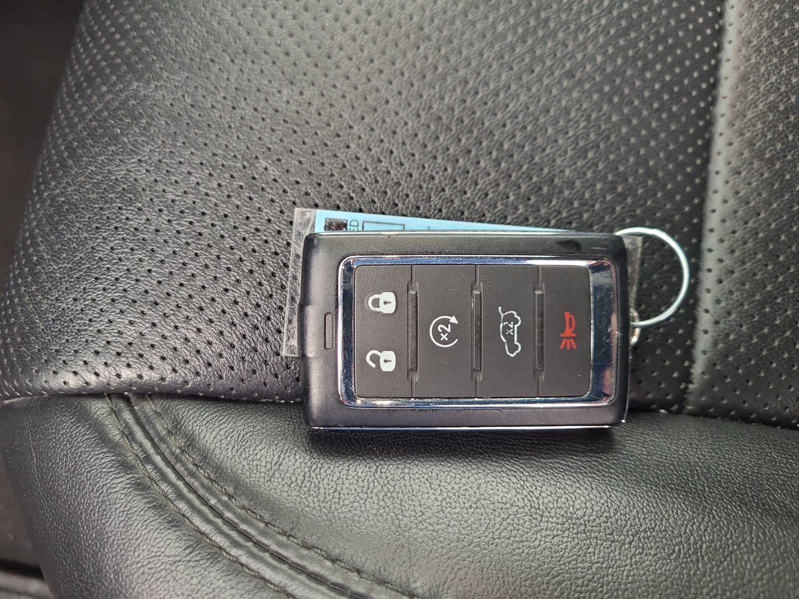 Thumbnail: 2024 Jeep Wagoneer - 28