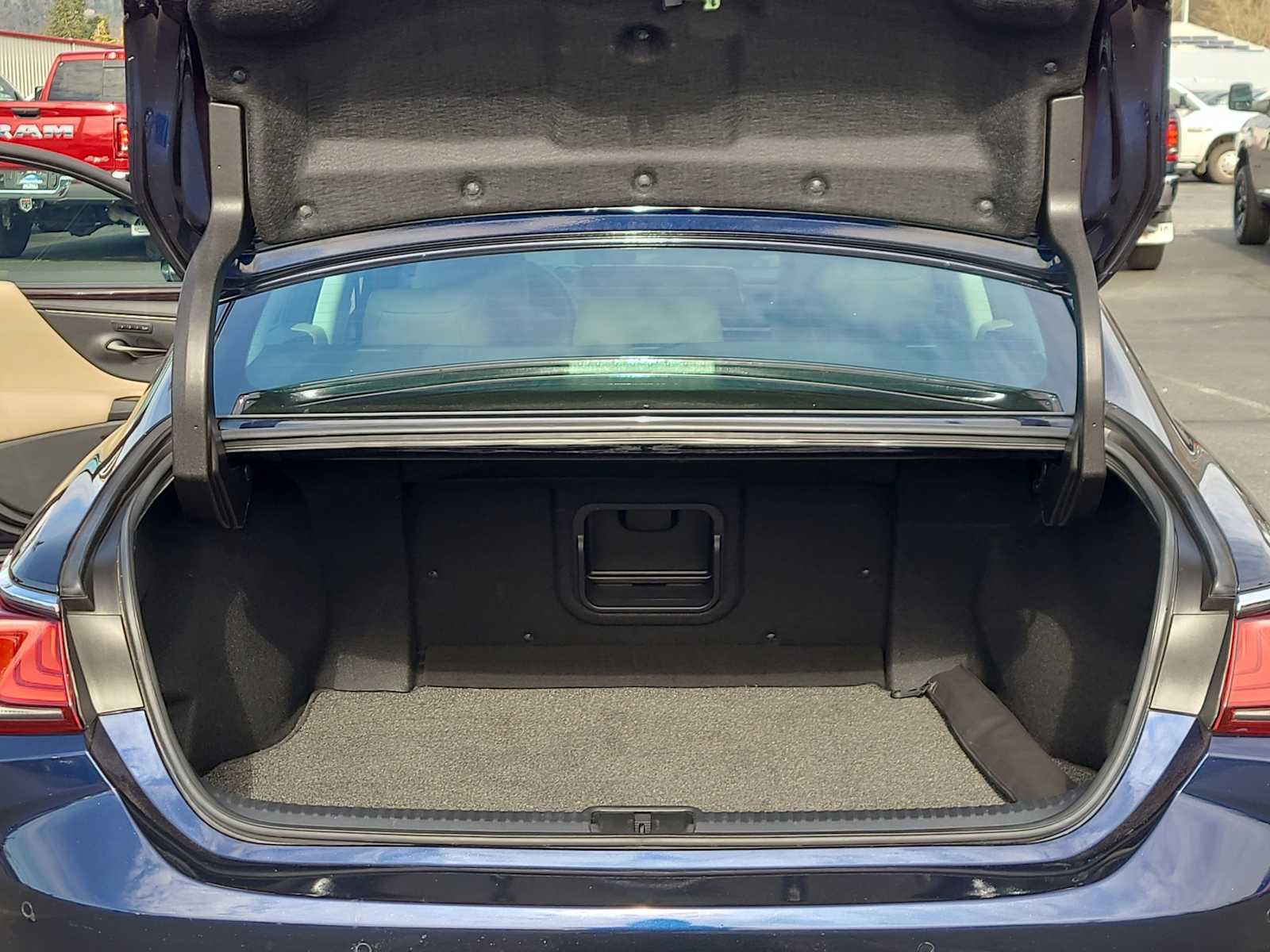 Thumbnail: 2019 Lexus ES - 27