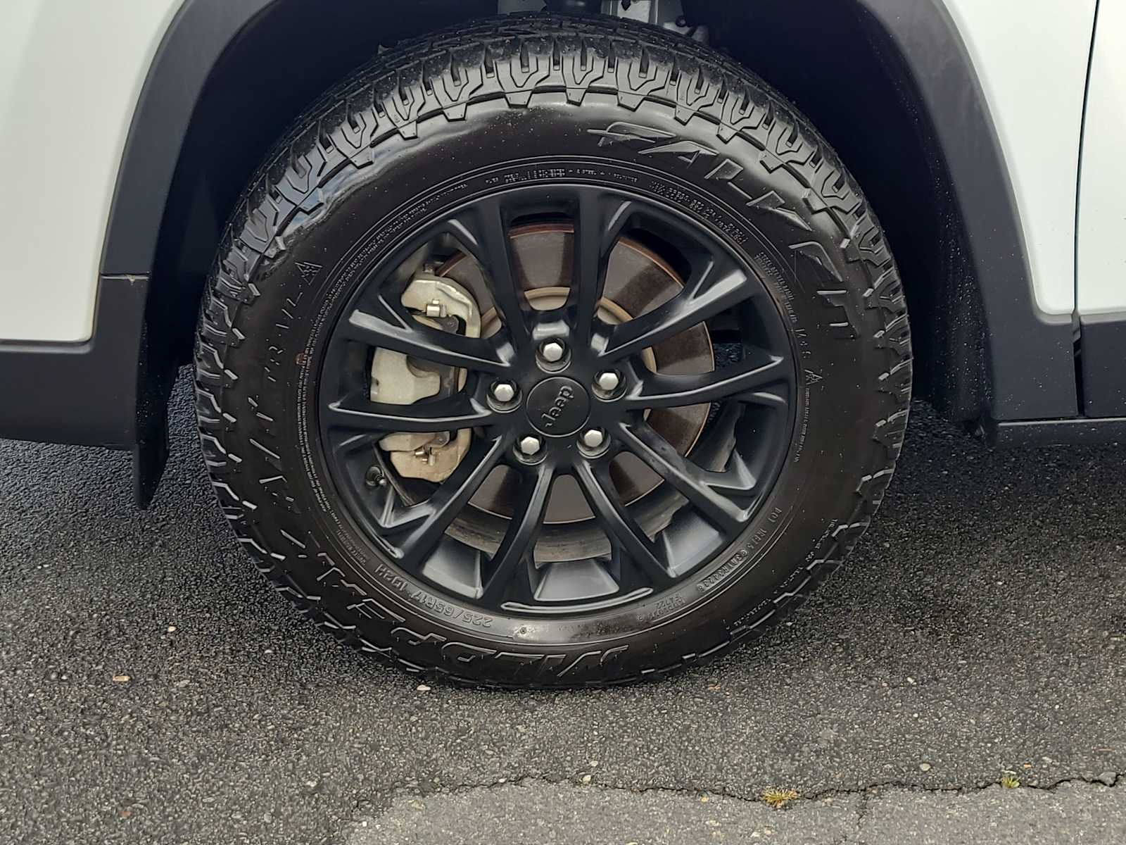 Thumbnail: 2022 Jeep Cherokee - 16