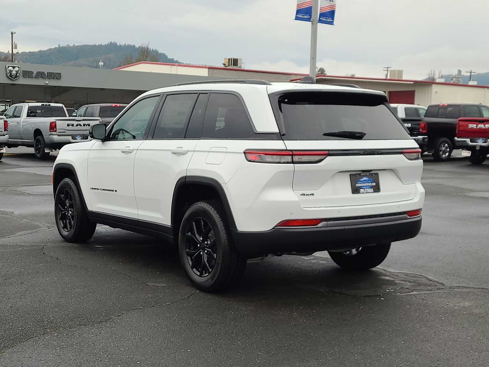 Thumbnail: 2026 Jeep Grand Cherokee - 12