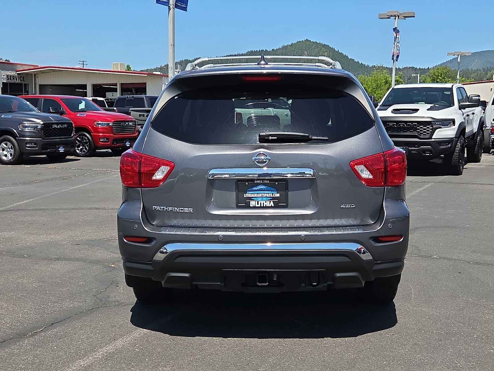 Thumbnail: 2020 Nissan Pathfinder - 13