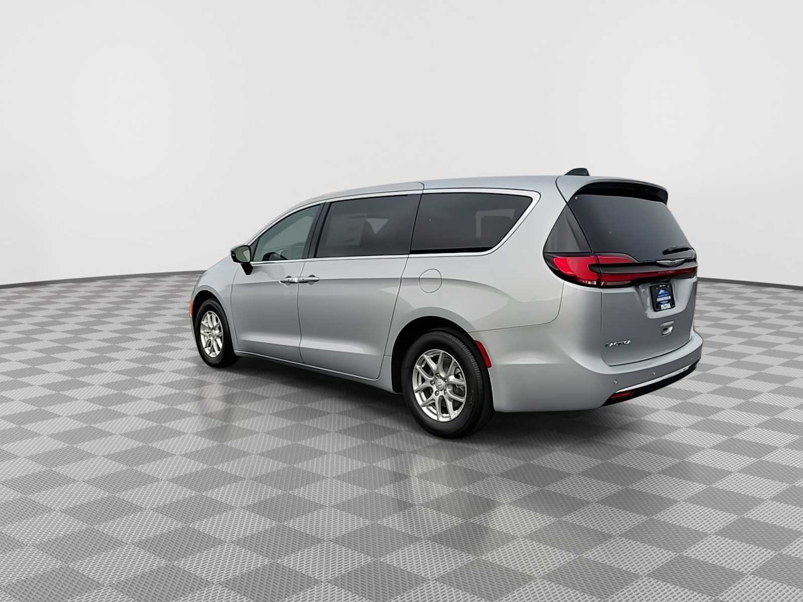 Thumbnail: 2026 Chrysler Pacifica - 6