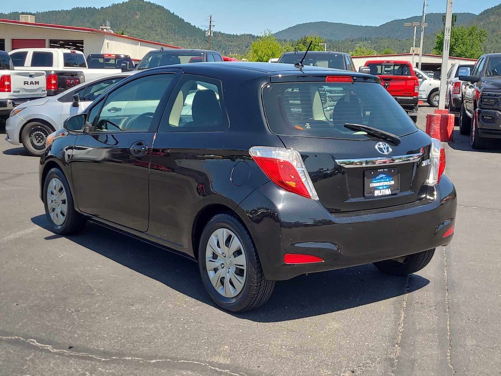 2014 Toyota Yaris L 12