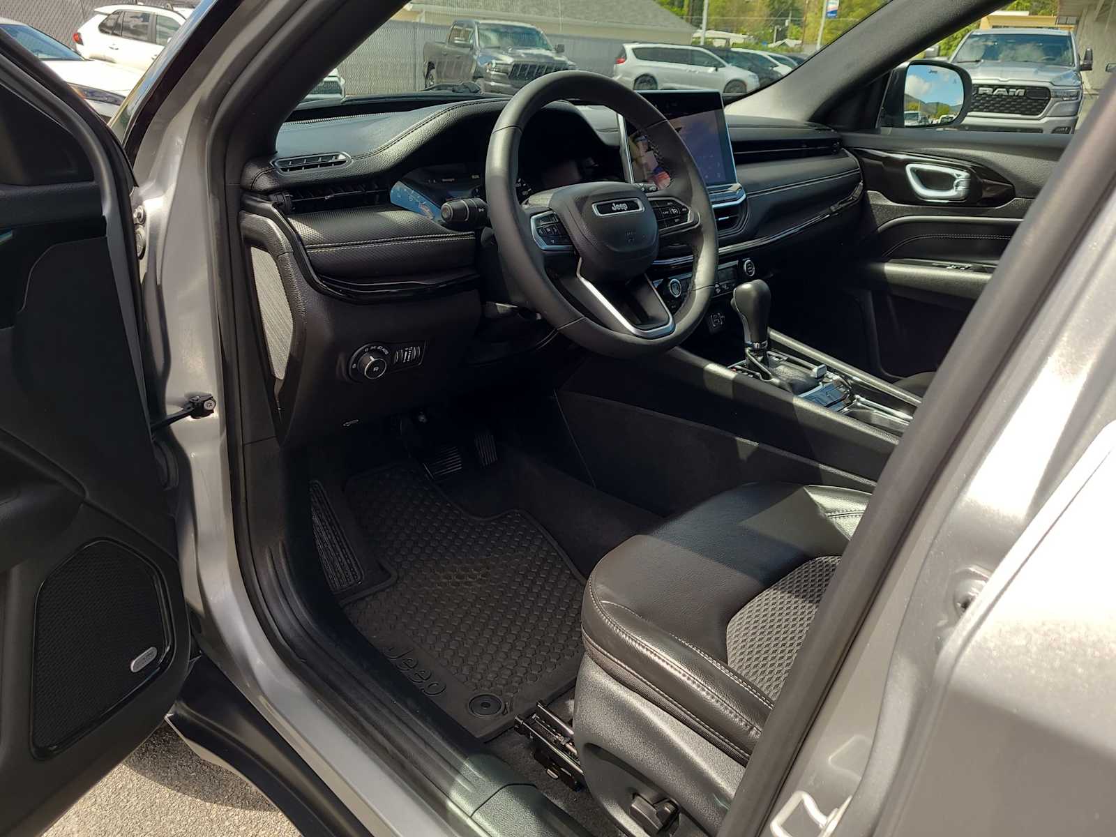 Thumbnail: 2023 Jeep Compass - 10