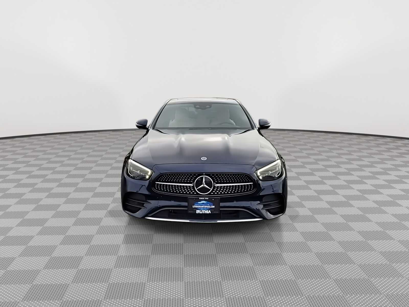 Thumbnail: 2021 Mercedes-Benz E-Class - 3