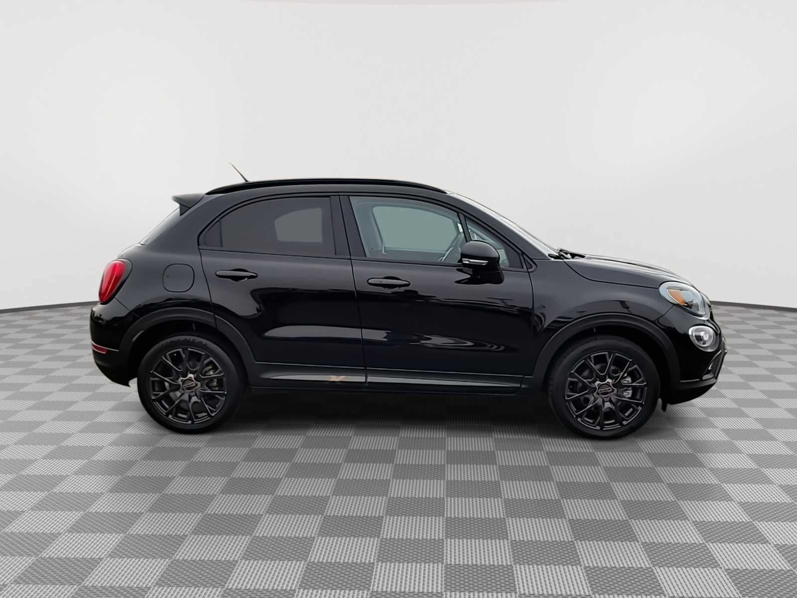 Thumbnail: 2017 Fiat 500X - 9