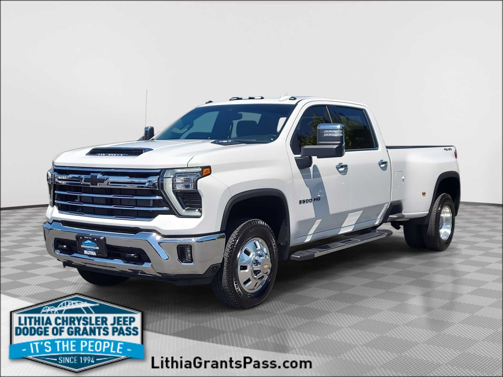 2025 Chevrolet Silverado HD LTZ 4WD Crew Cab Long Box DRW's photo