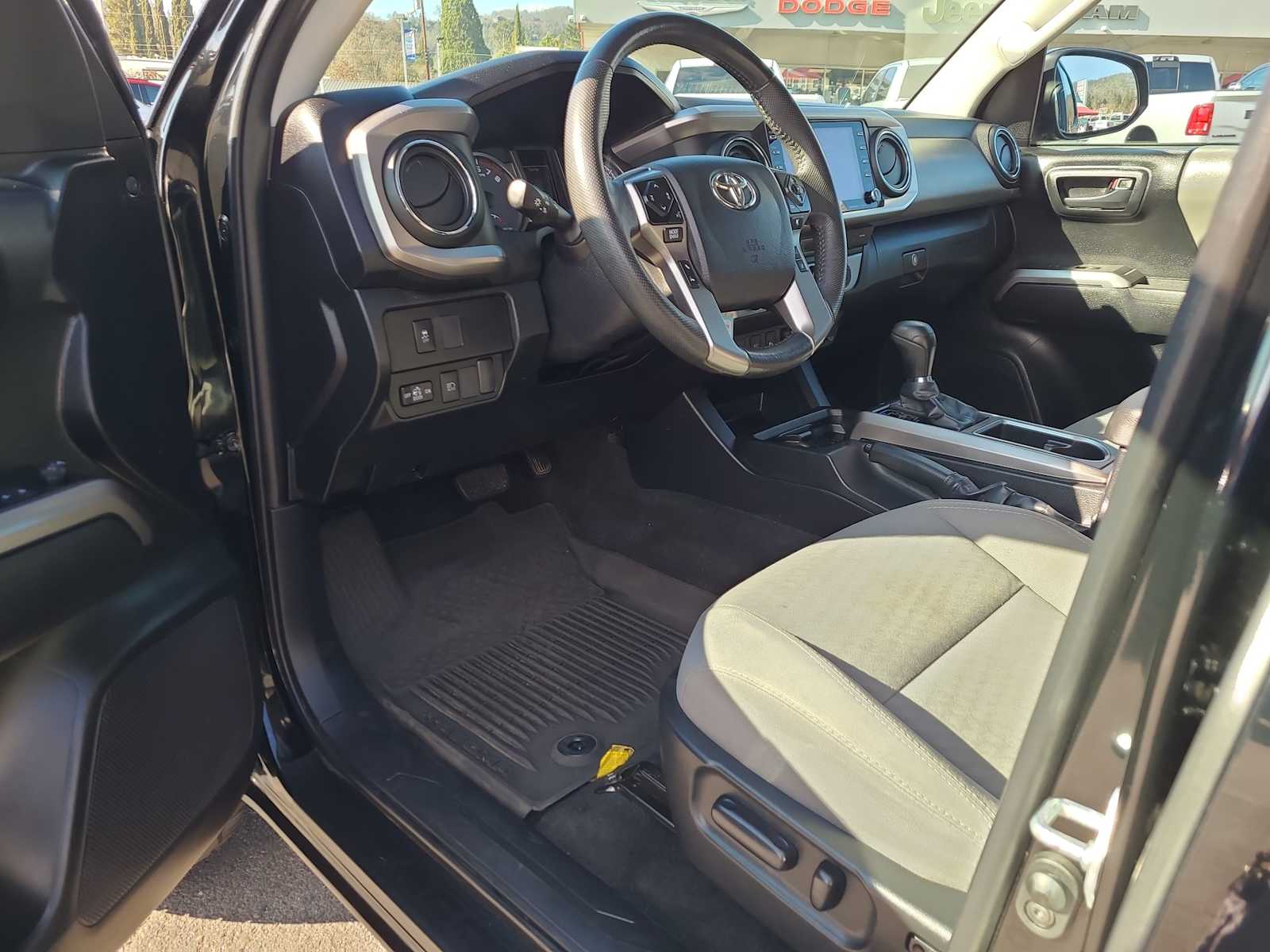 Thumbnail: 2022 Toyota Tacoma - 10