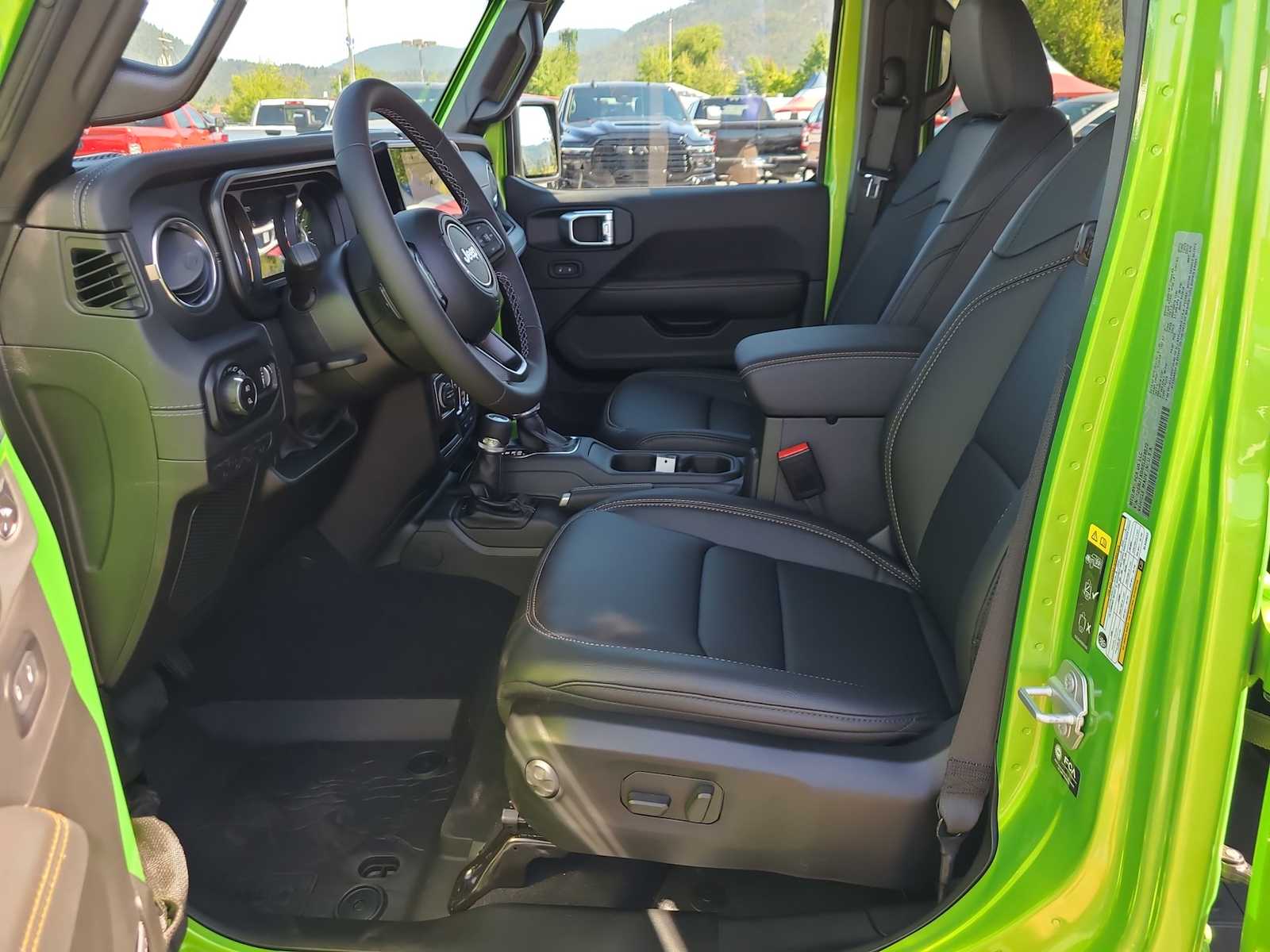 Thumbnail: 2025 Jeep Gladiator - 19