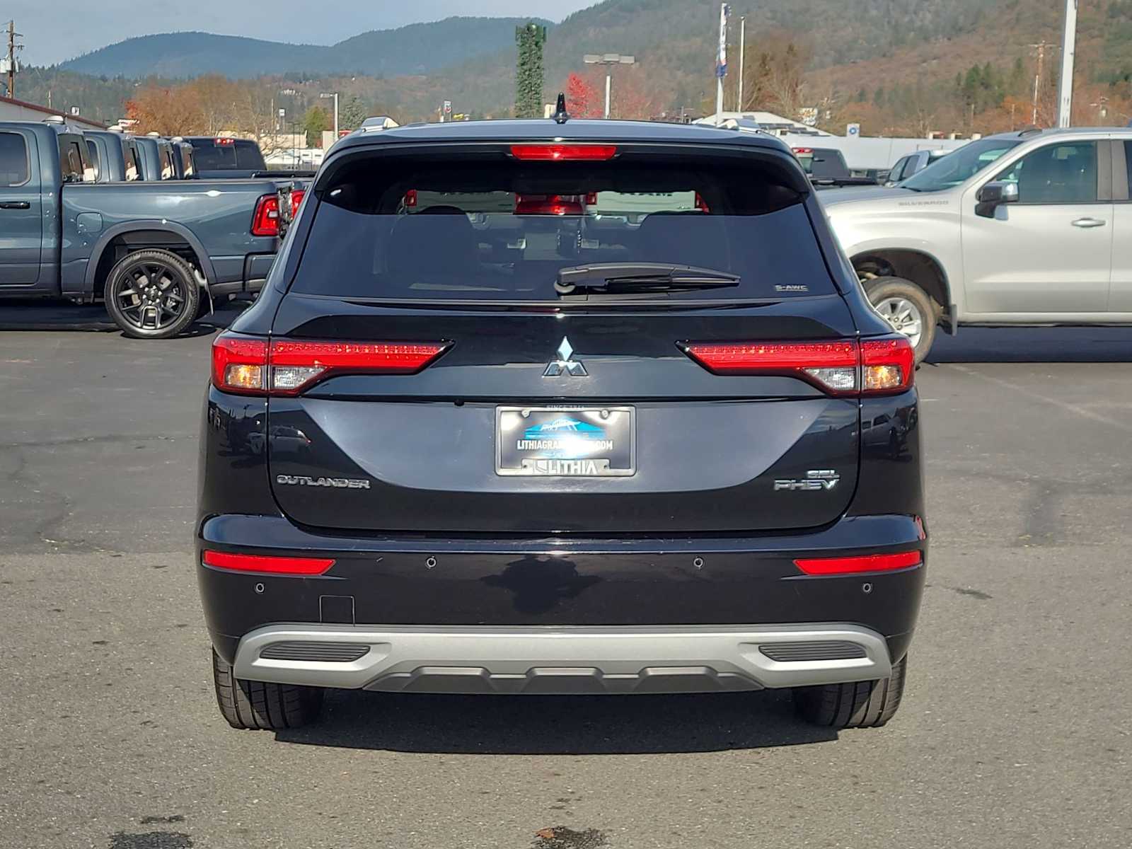 Thumbnail: 2024 Mitsubishi Outlander - 13