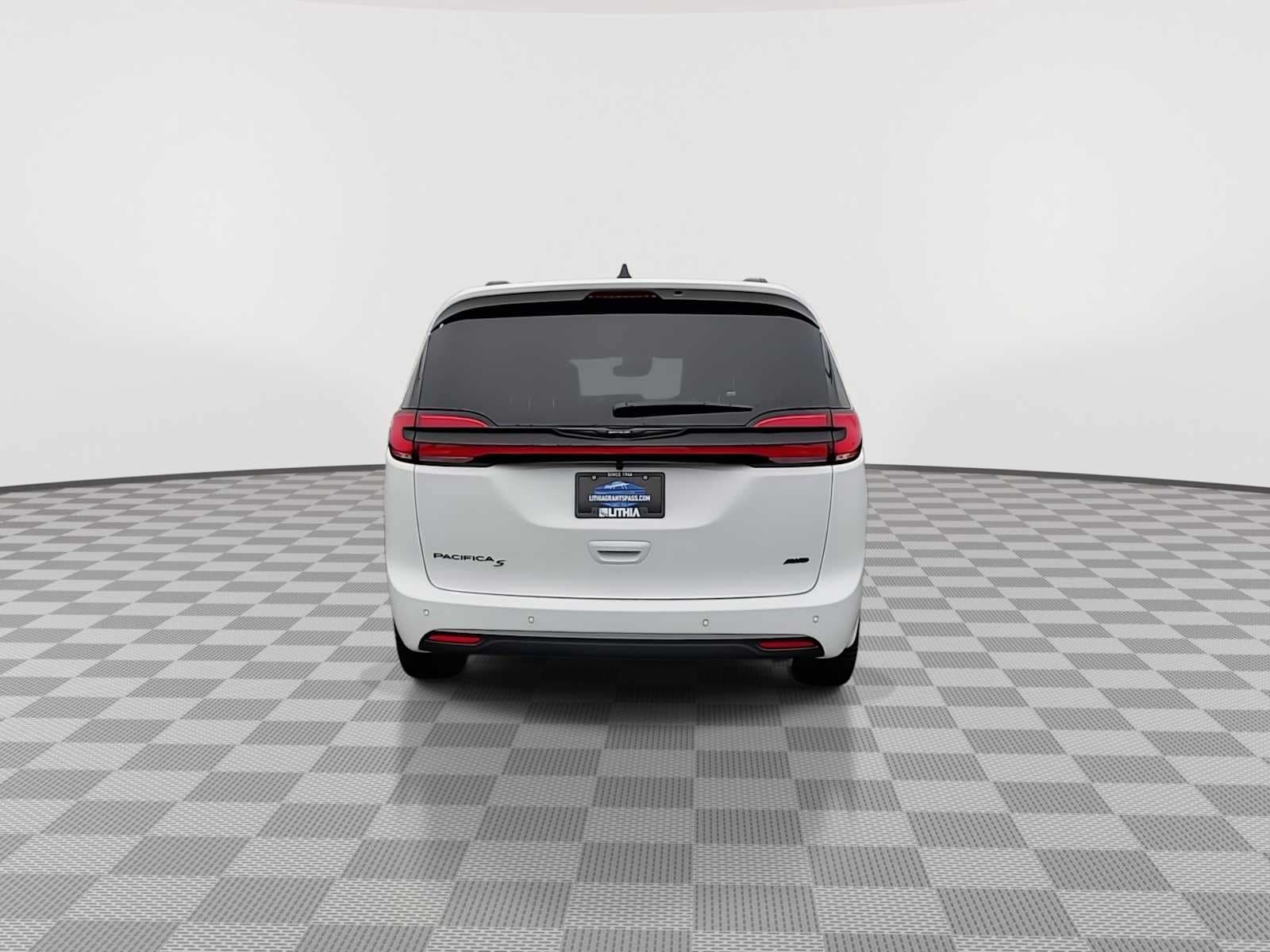 Thumbnail: 2026 Chrysler Pacifica - 7