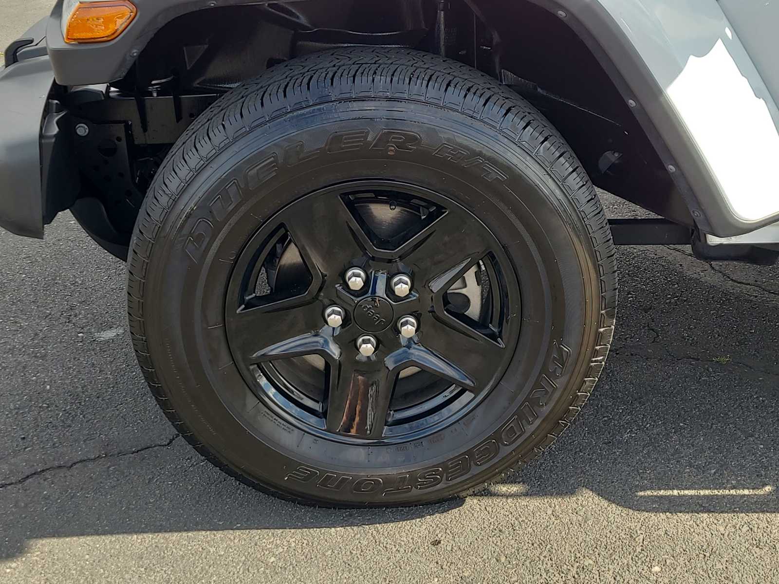 Thumbnail: 2021 Jeep Gladiator - 16