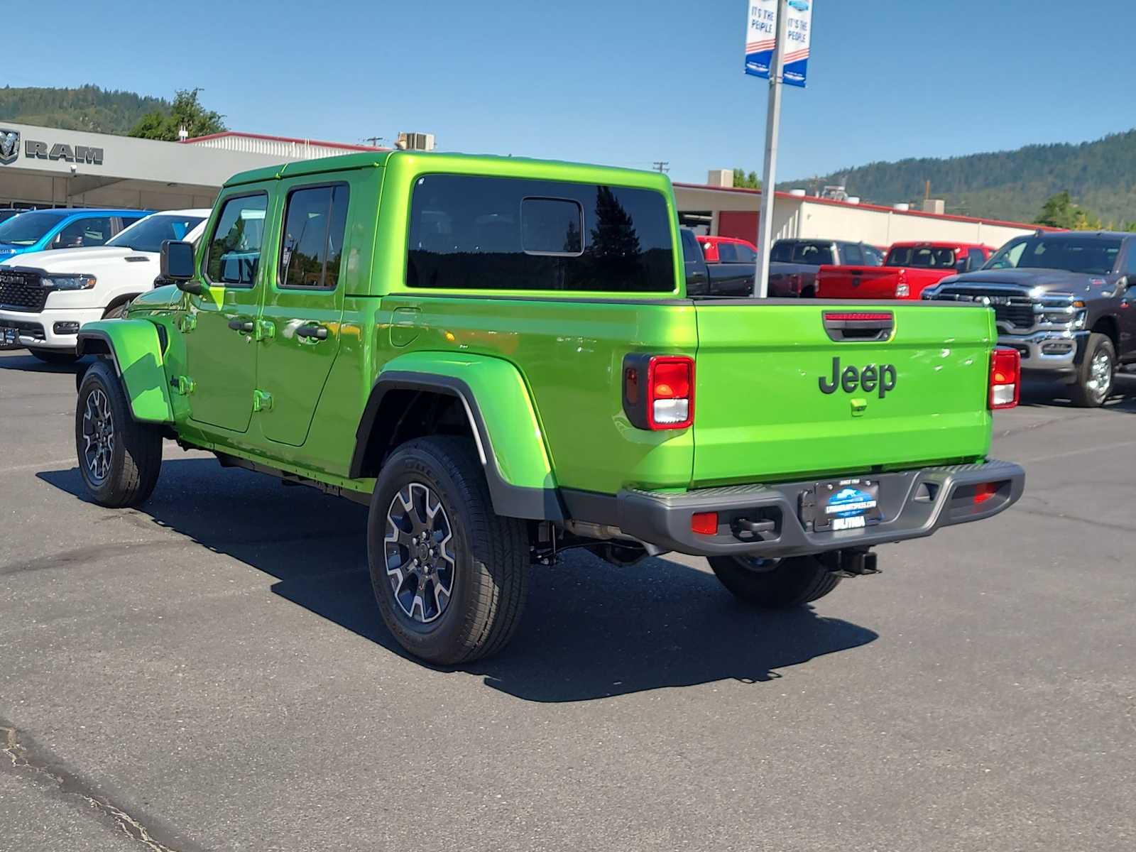 Thumbnail: 2025 Jeep Gladiator - 12